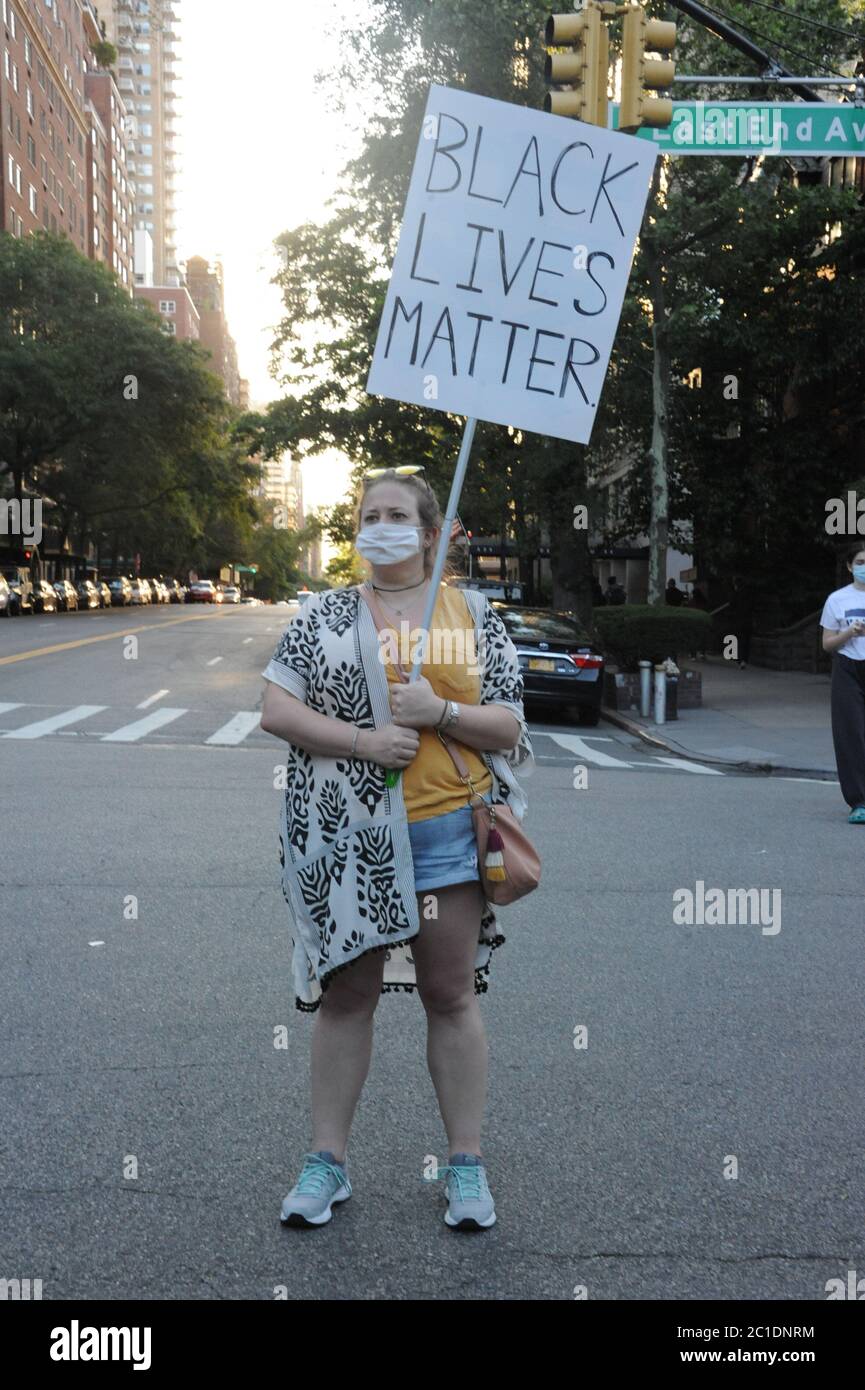 Vigil for George Floyd 14 giugno 2020 a Manhattan Upper East Side fuori della Gracie Mansion, residenza del sindaco Bill de Blasio, a New York City, New York Foto Stock