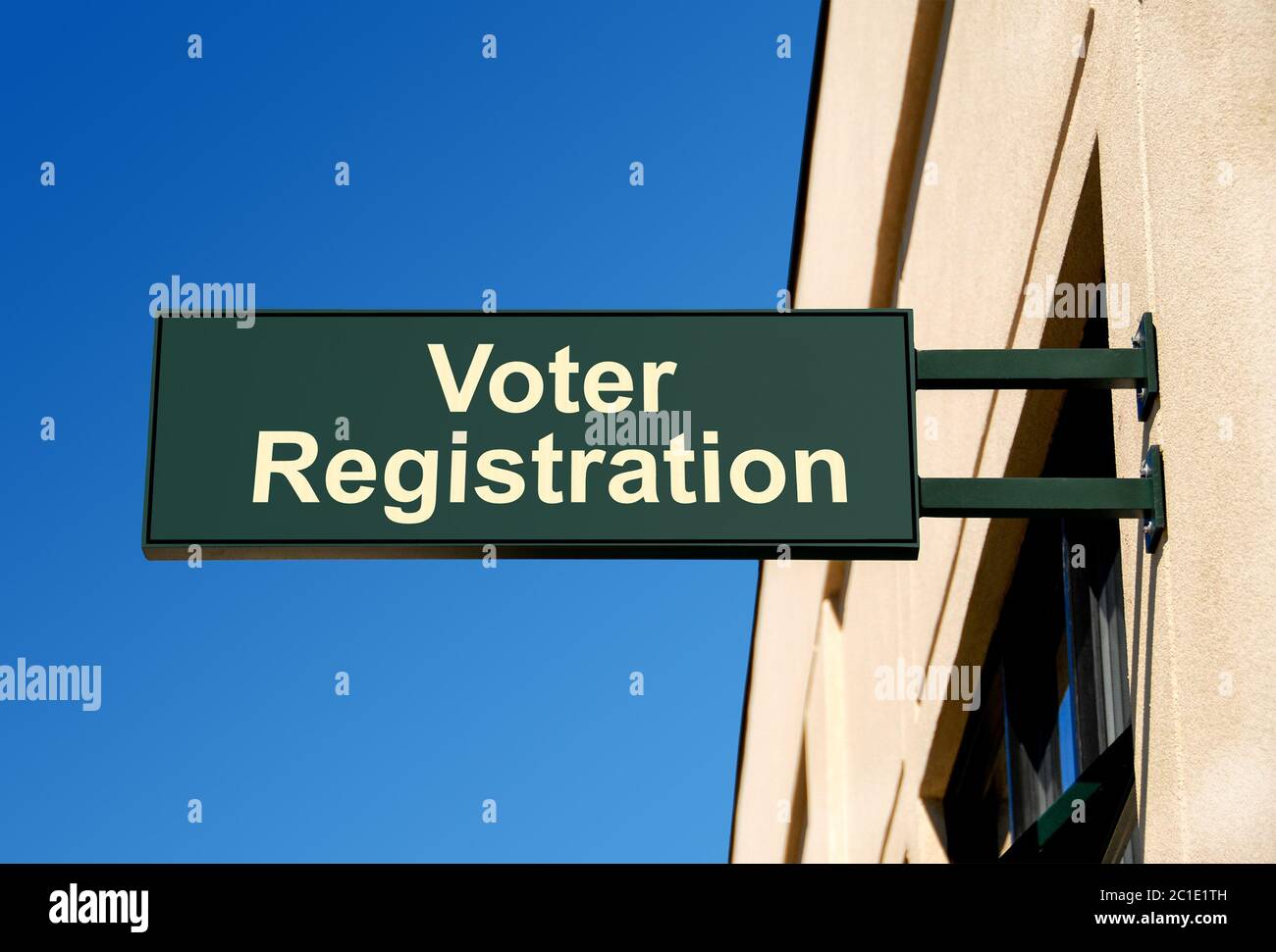 Il segno indica la posizione di un ufficio di registrazione degli elettori, Foto Stock