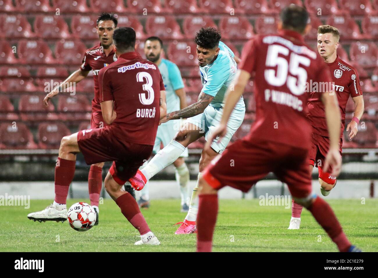 Florinel Coman della FCSB durante la partita tra cfr Cluj e FCSB nel play-off della prima Lega di Romania il 14 giugno 2020 a Cluj-Napoca, Romania. (Foto di Paul Ursachi/MB Media) Foto Stock