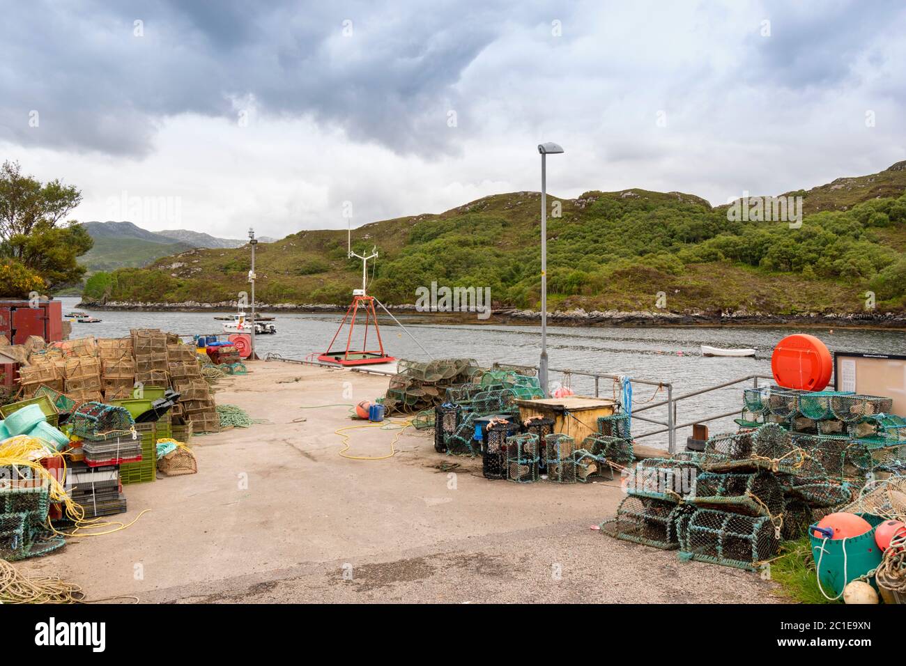 KYLESKU SUTHERLAND SCOTLAND GRANCHIO O SCRICCHIOLETTE DI ARAGOSTA SUL MOLO DI LOCH GLEANN DUBH Foto Stock