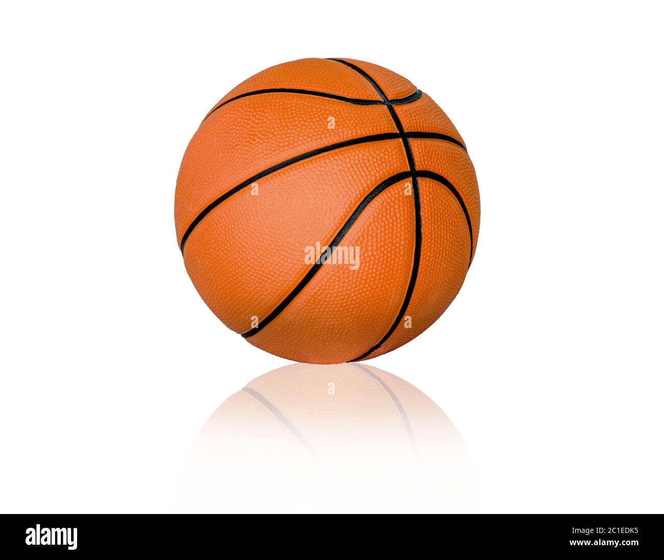 Il basket ball su sfondo bianco. Foto Stock