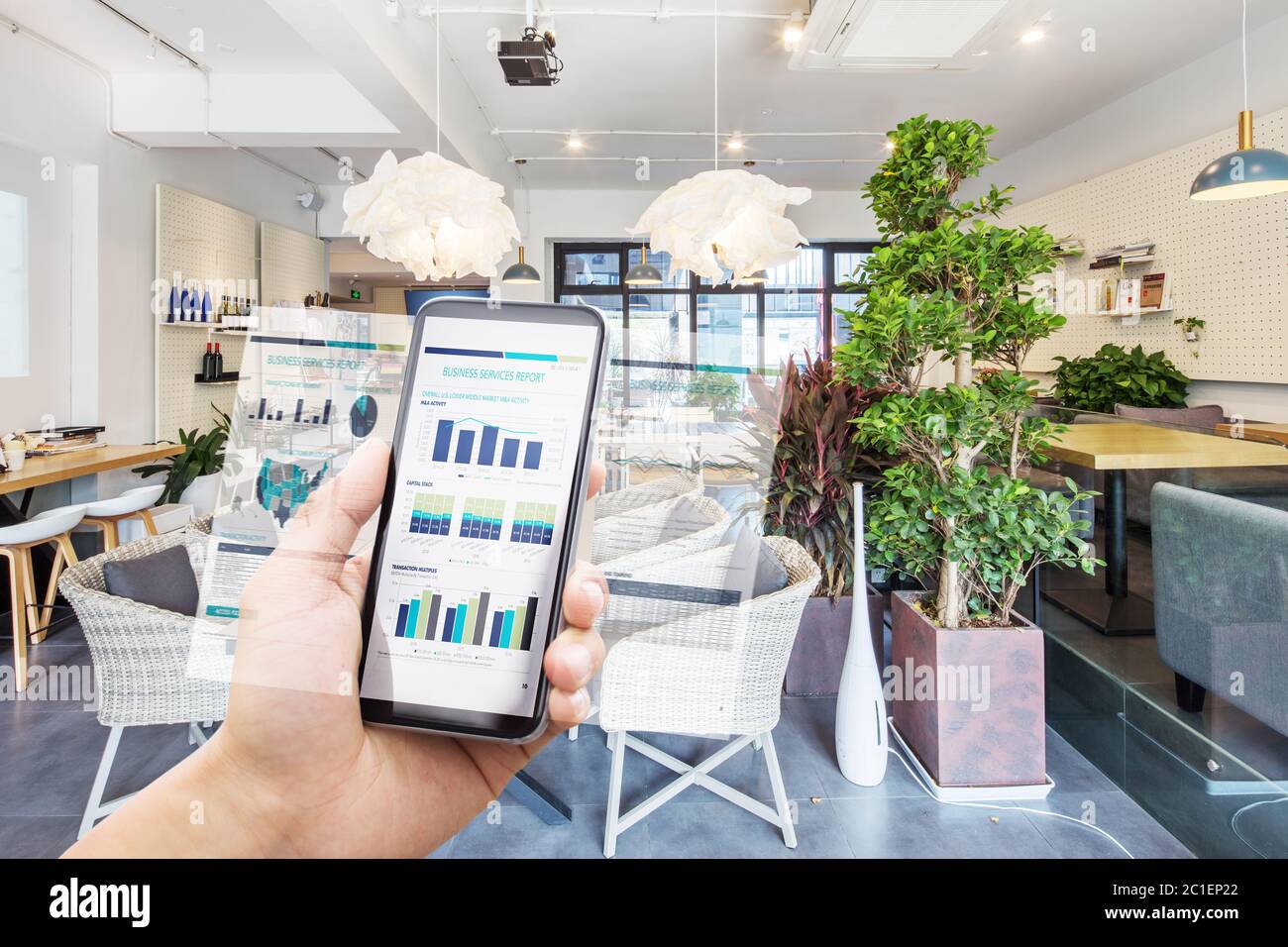smart office con smartphone Foto Stock