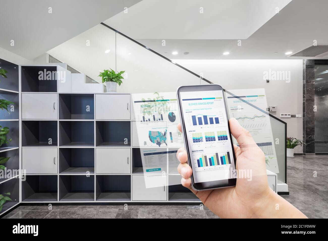 telefono cellulare con smart office Foto Stock