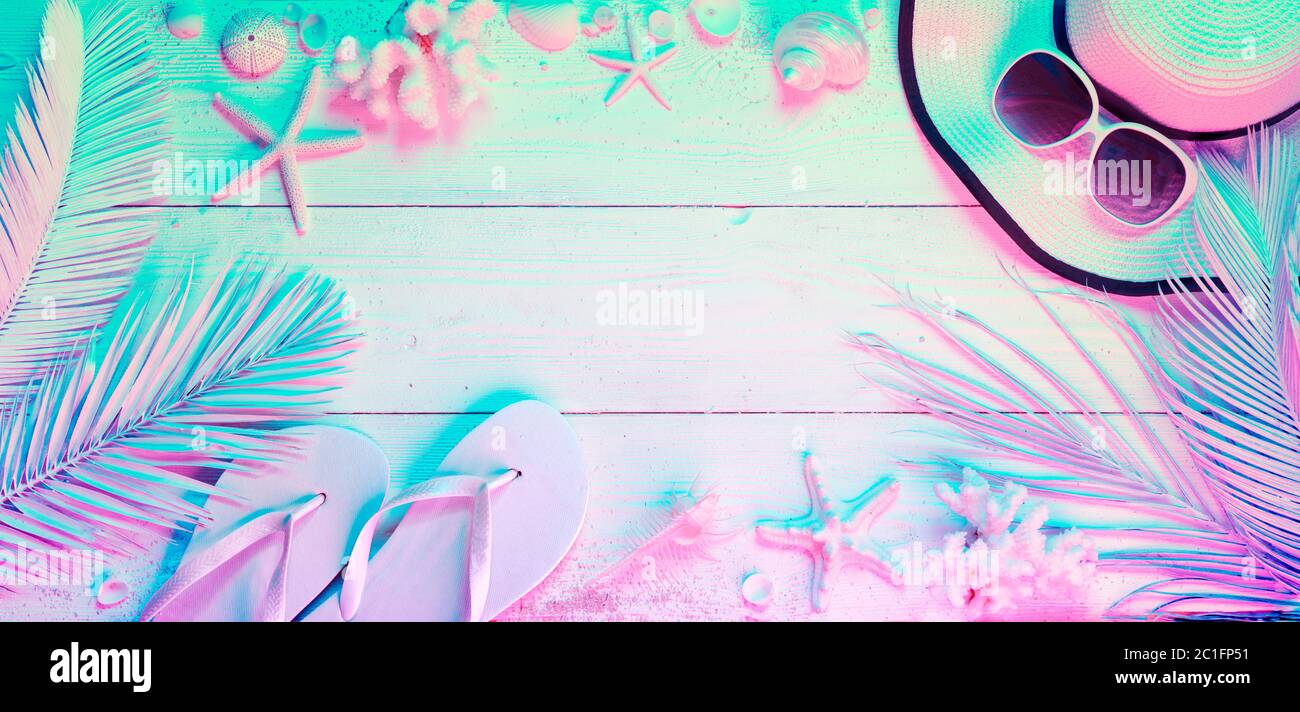 Summer minimal Design con elementi da spiaggia - Neon Colors Gradient Foto Stock