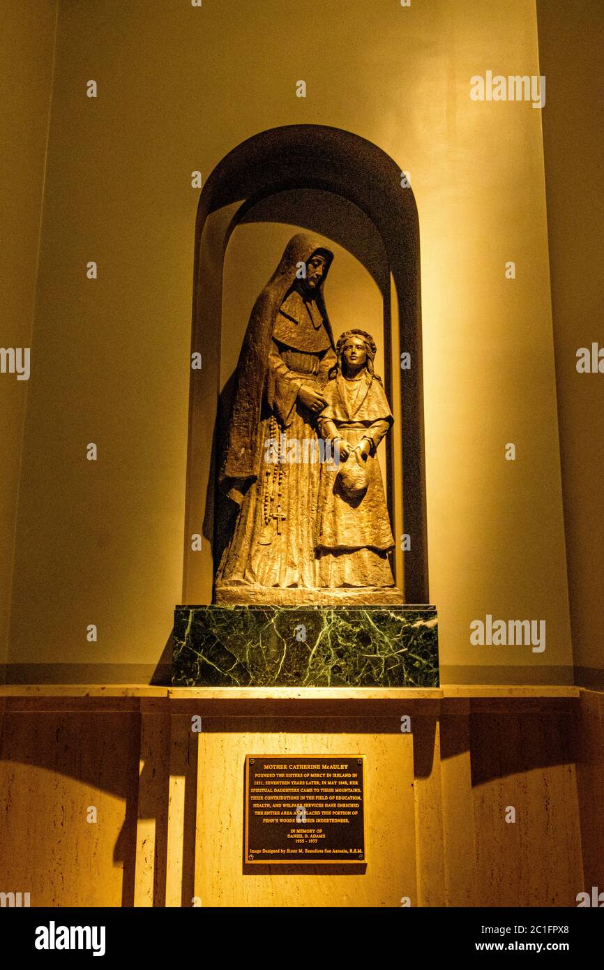 Statua di Madre Caterina McAuley, Cattedrale del Santissimo Sacramento, 1 Piazza della Cattedrale, Altoona, Pennsylvania Foto Stock
