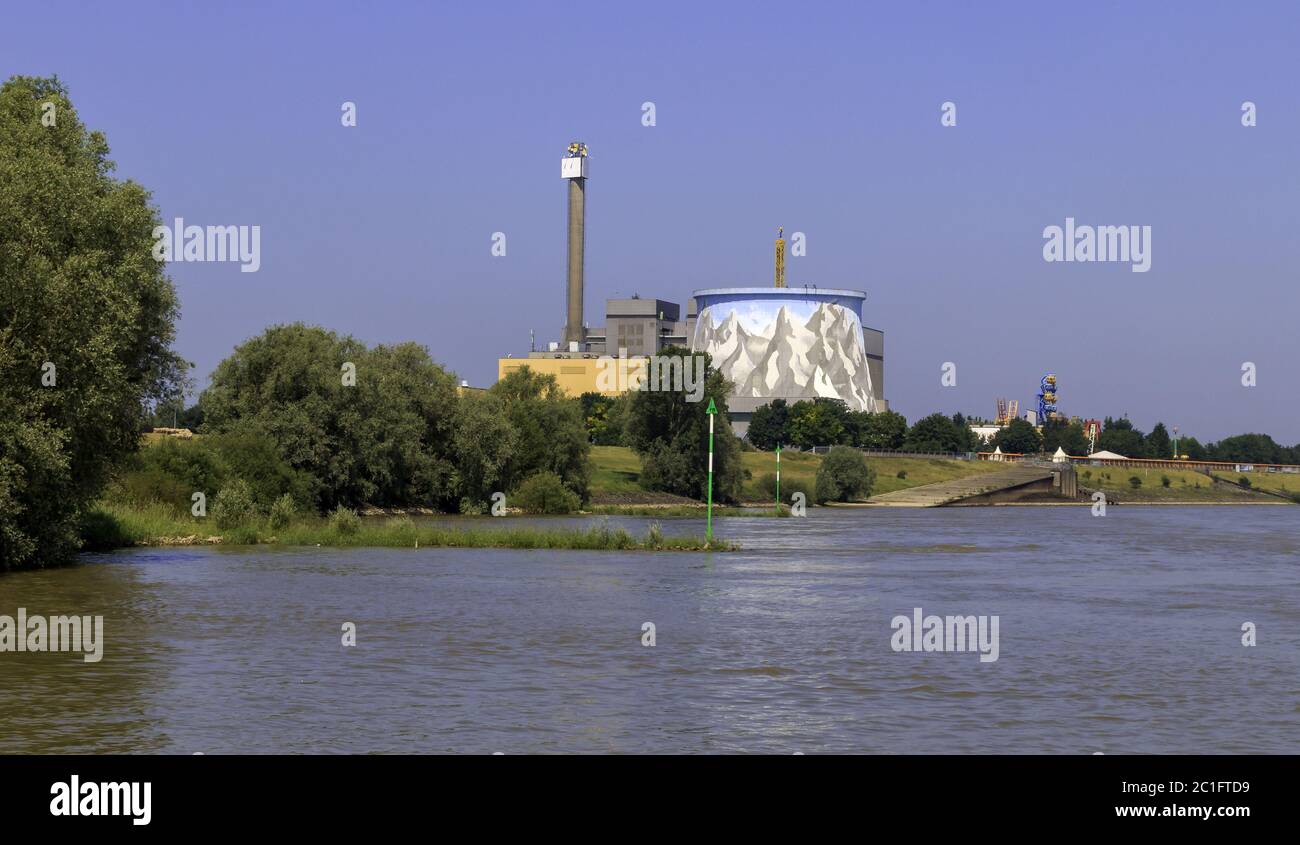 Vista della centrale nucleare non commissionata Kalkar, oggi paese delle meraviglie del gioco, basso Reno, Nord R. Foto Stock