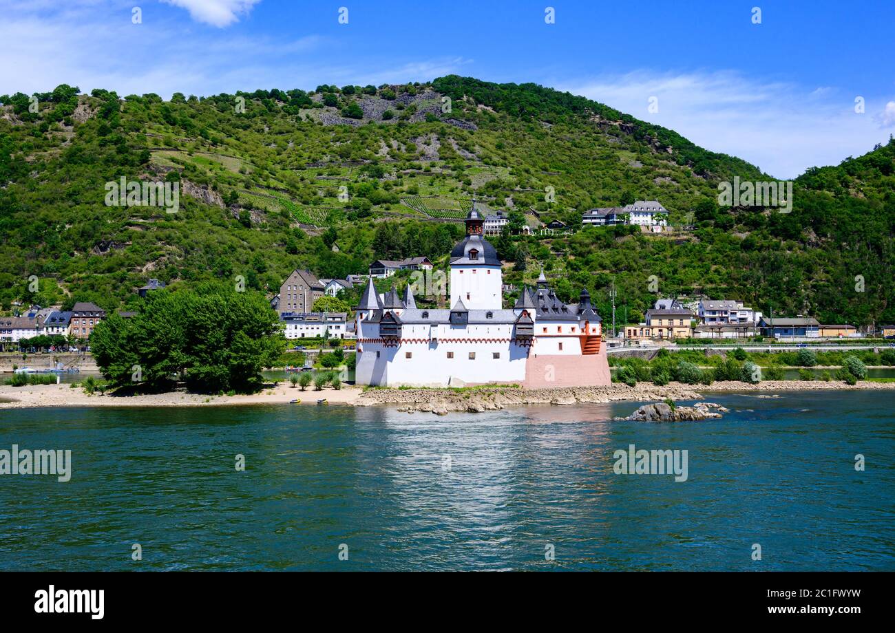 Pfalzgrafenstein, il famoso castello di pedaggio Pfalz Falkenau sull isola, Burg Gutenfels, del Medio reno (Rhein, Mittelrhein), Poscard vista. Kaub, la RHI Foto Stock
