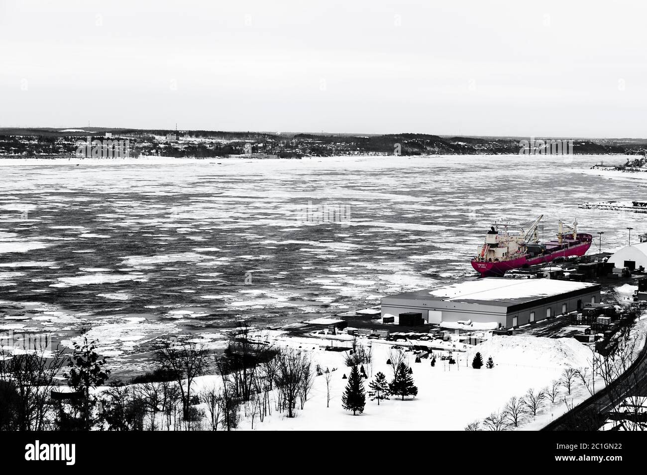 Il fiume Saint-Laurent congelato durante l'inverno Foto Stock