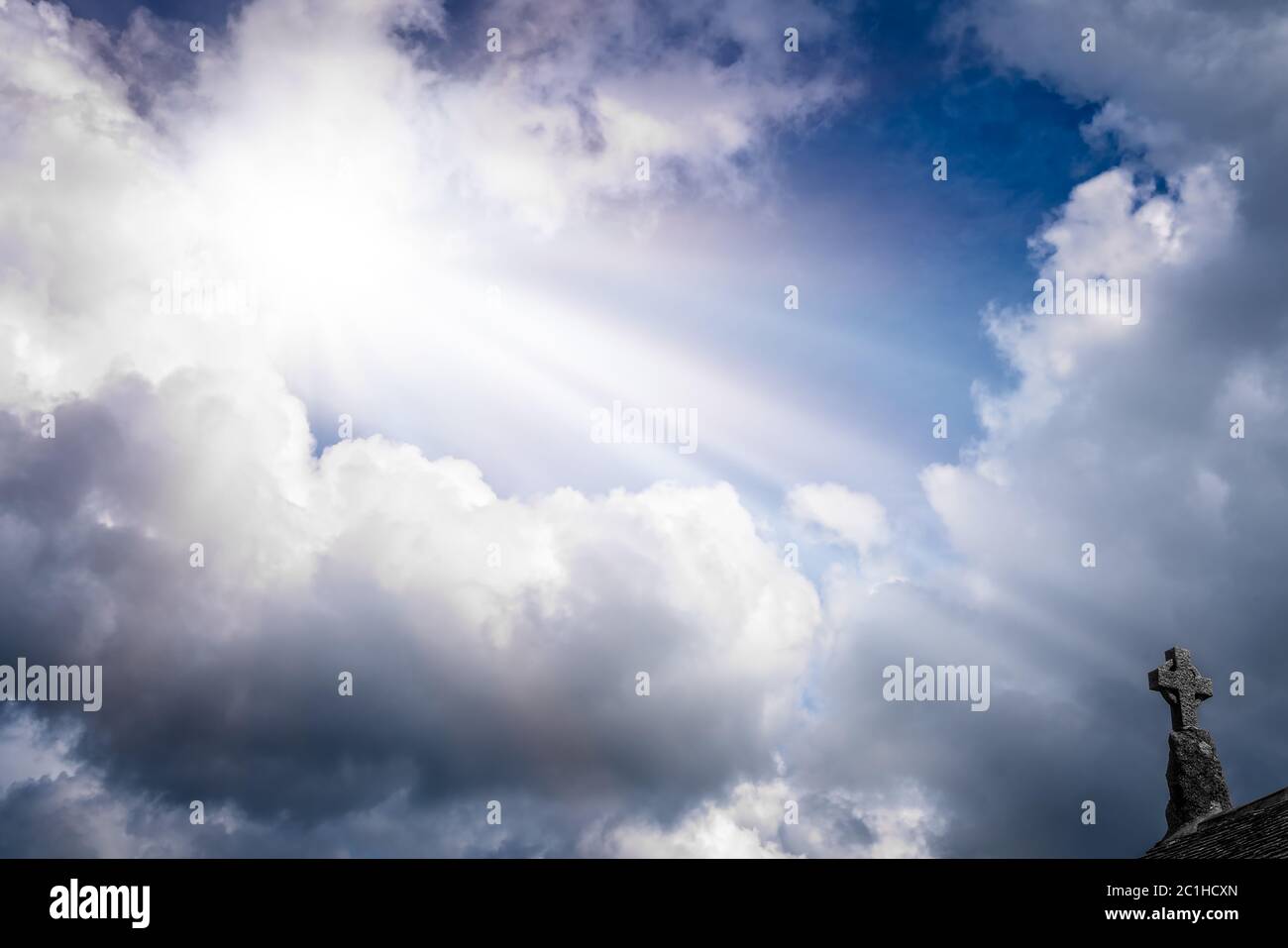 Piccola croce sulla parte superiore di una chiesa Foto Stock