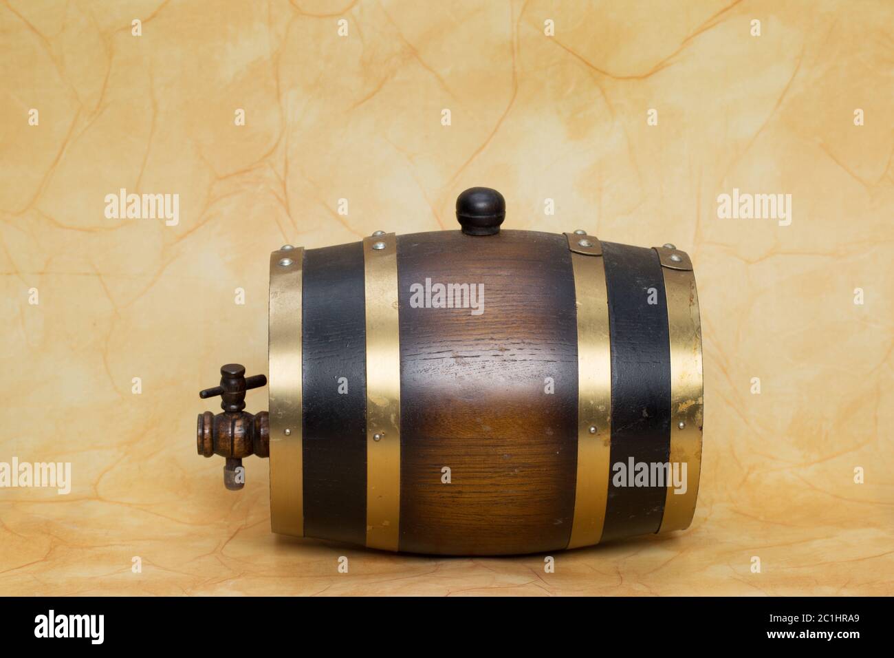 Vecchio vino in botte di quercia Foto Stock