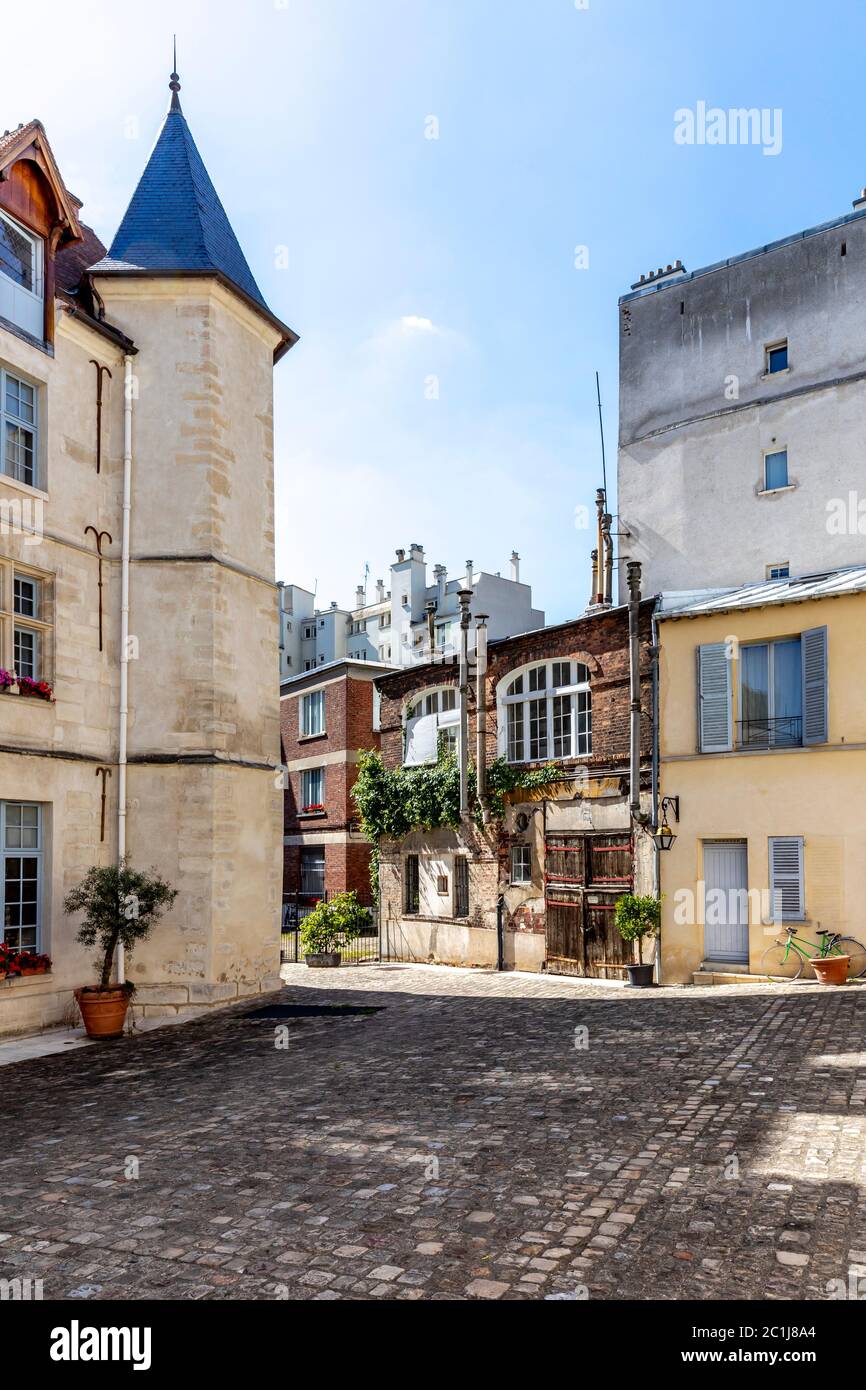 Parigi, Francia - 26 maggio 2020: L'îlot de la Reine Blanche è una collezione di edifici situati nel 13 ° arrondissement di Parigi, vicino ai Gobelins f Foto Stock