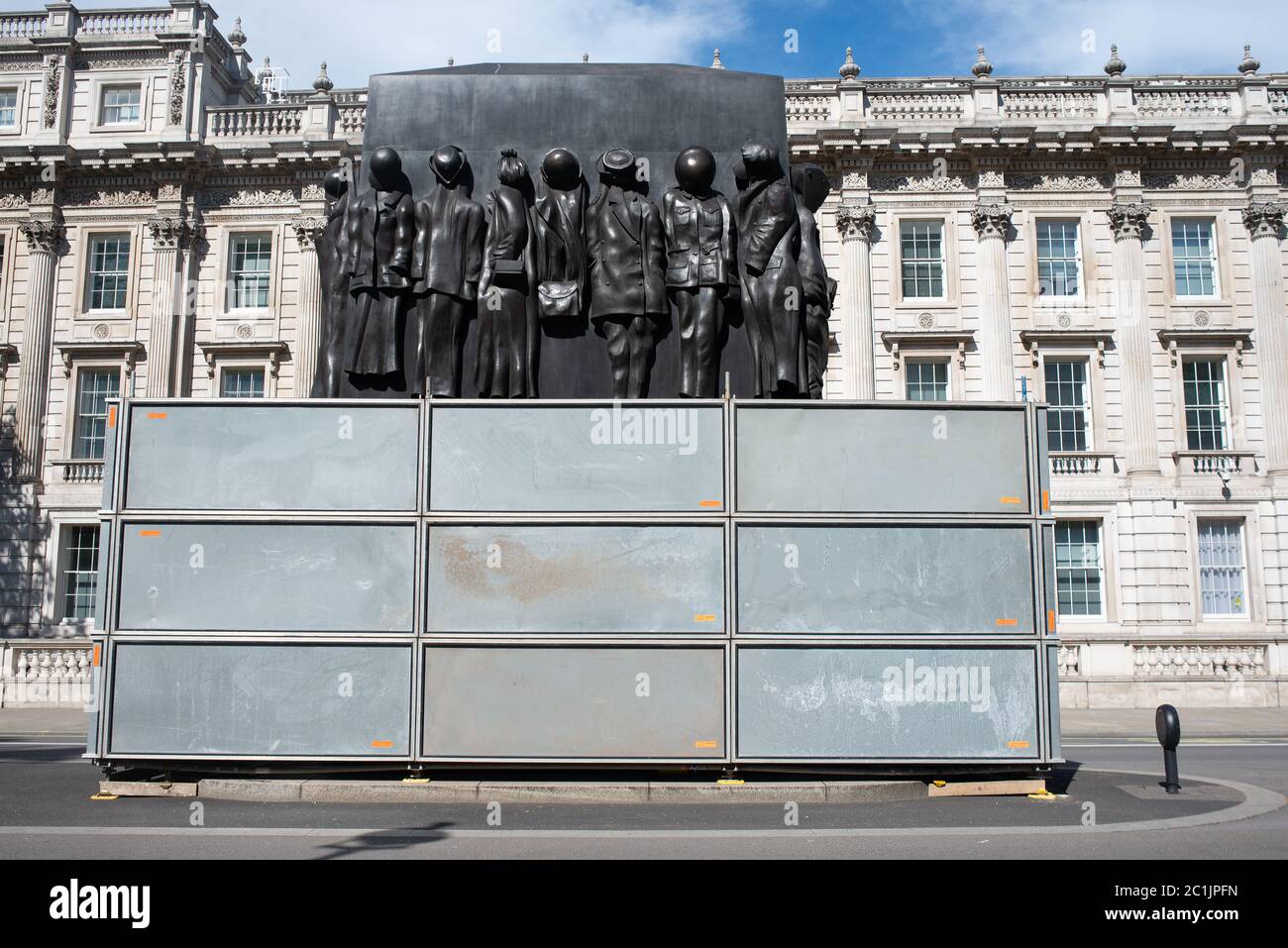 Monumento alle Donne della seconda guerra mondiale è imbarcato per la sua protezione, dopo recenti Black Lives i dimostranti della materia erano stati vandalizing altre statue storiche Foto Stock