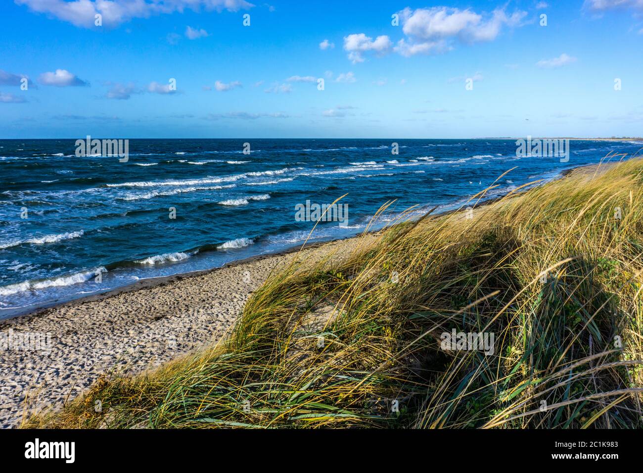 Bella giornata di tempesta al mare dell'Eastsea in Germania Foto Stock