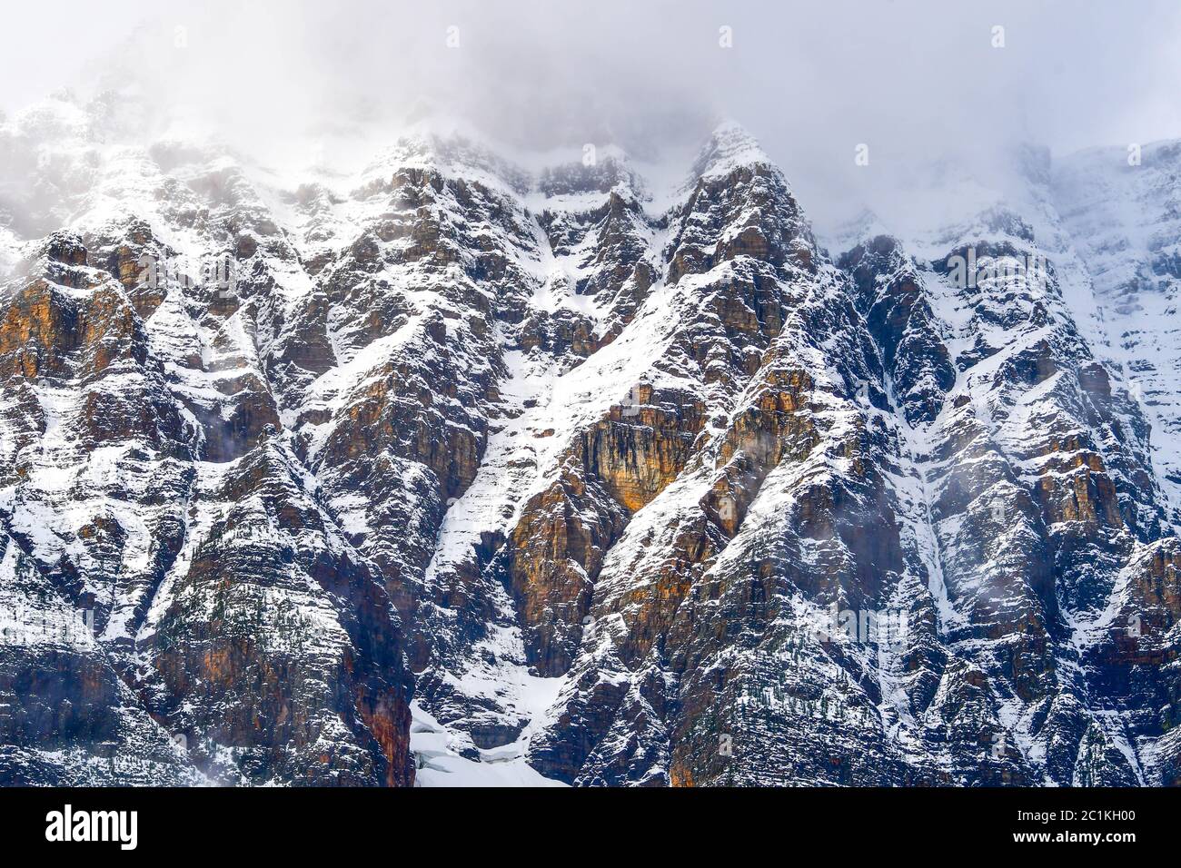 Bergmassiccio mit Schnee Foto Stock