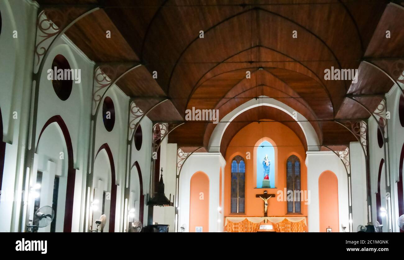 Vista interna della Basilica dell'Immacolata Concezione a Ouidah, Benin Foto Stock