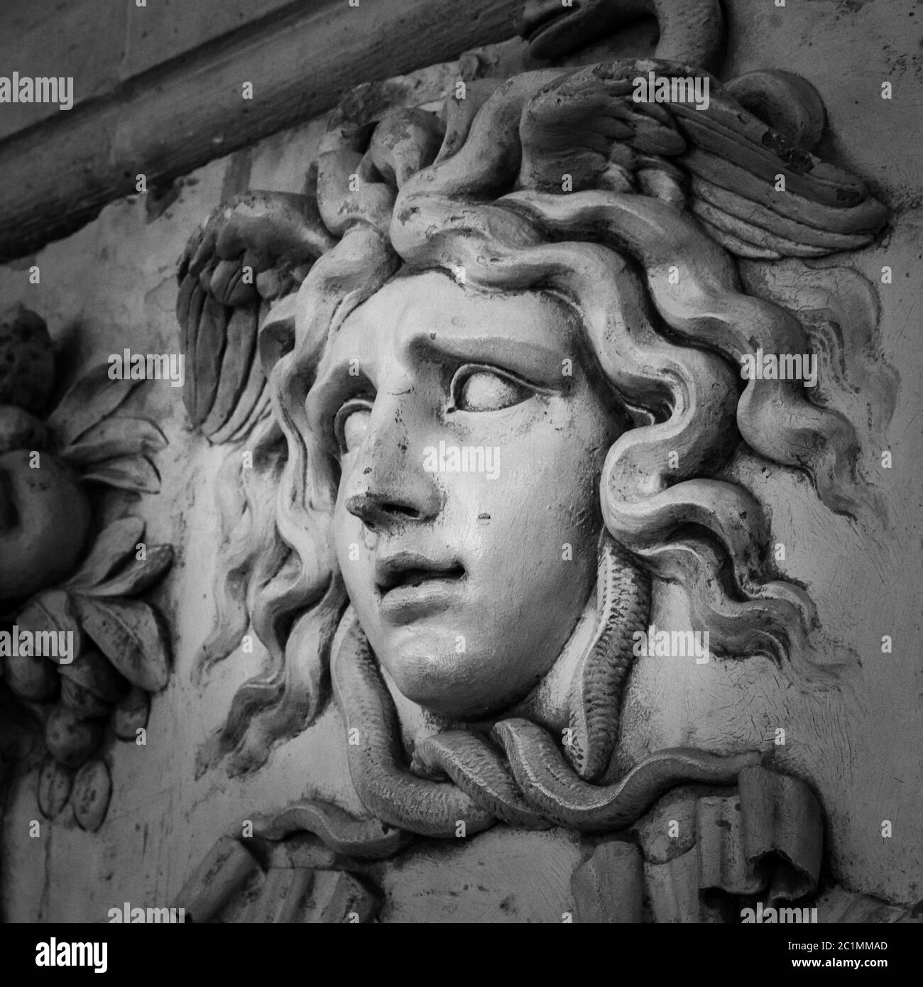 Testa con corona dettaglio dell'antica scultura Foto Stock
