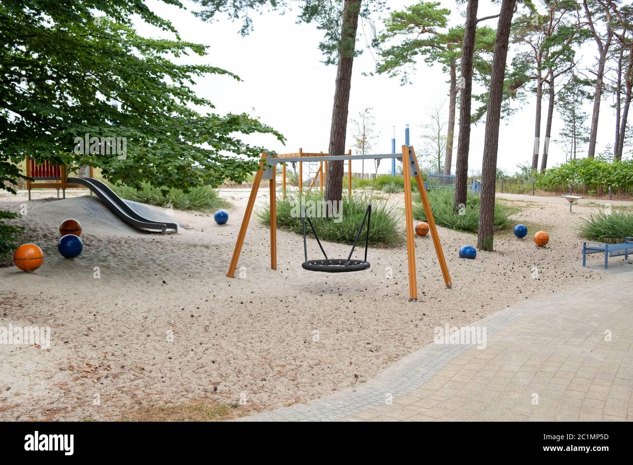 Il parco giochi dietro la duna nella località balneare baltica di Zempin sull'isola di Usedom Foto Stock