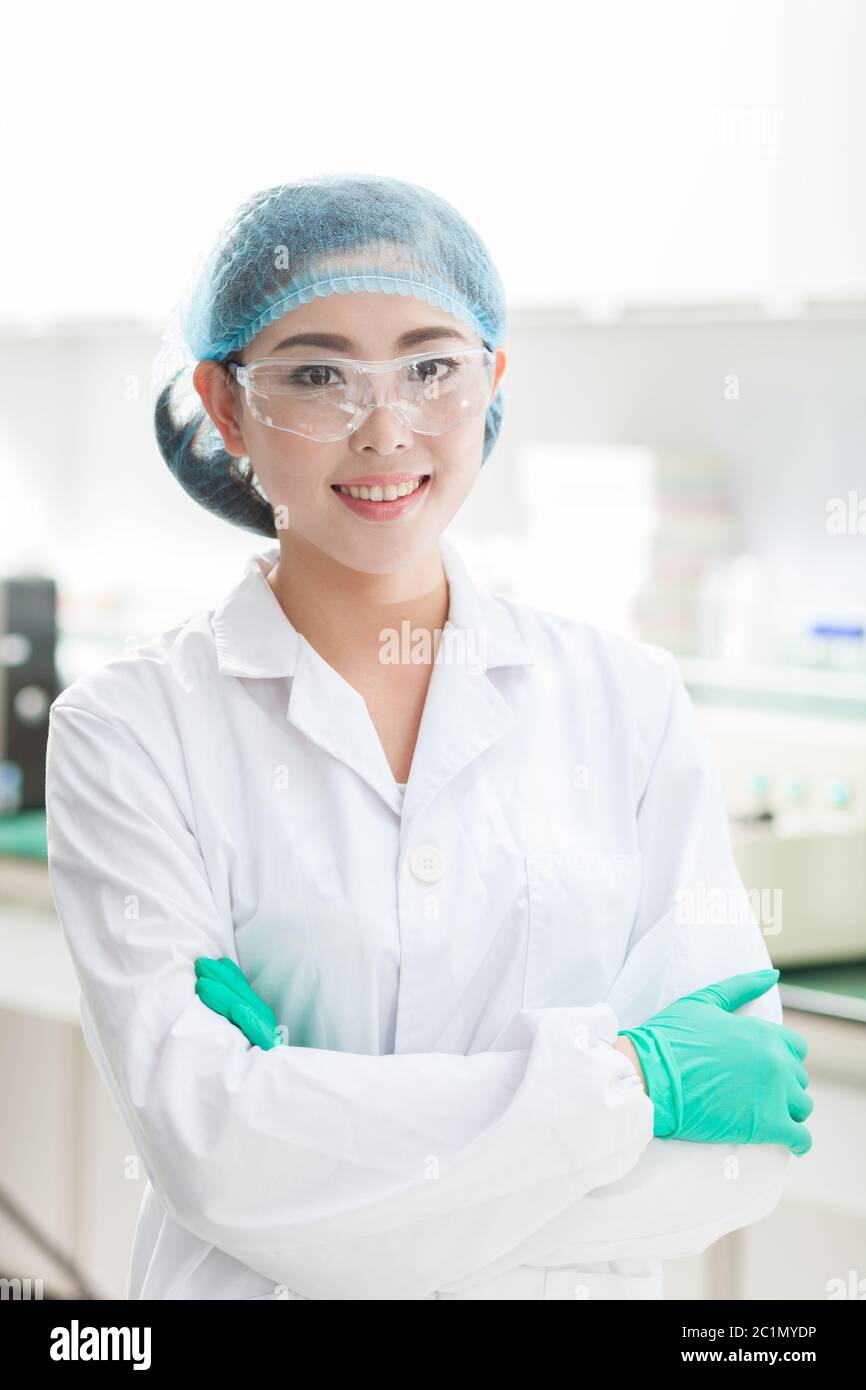 persone che lavorano in laboratorio Foto Stock