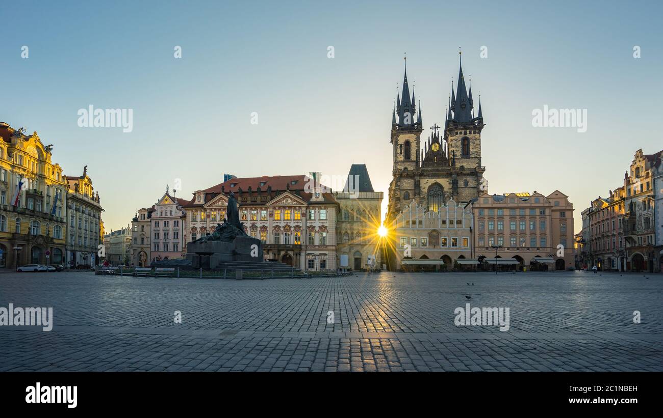 Prague Old Town Square nella città di Praga, Repubblica Ceca. Foto Stock