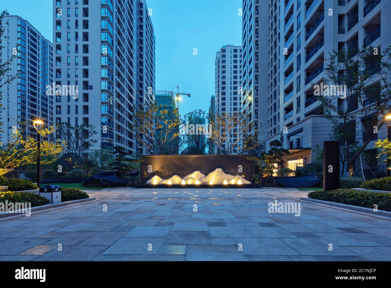 appartamento con pavimento vuoto di notte Foto Stock