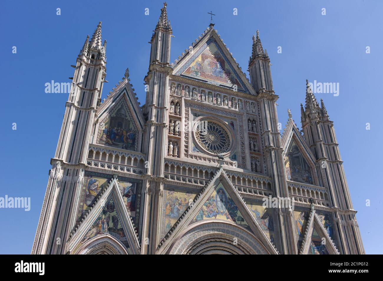 Vista esterna dettagliata sul Duomo di Orvieto, cattedrale gotica trecentesca di Orvieto Foto Stock