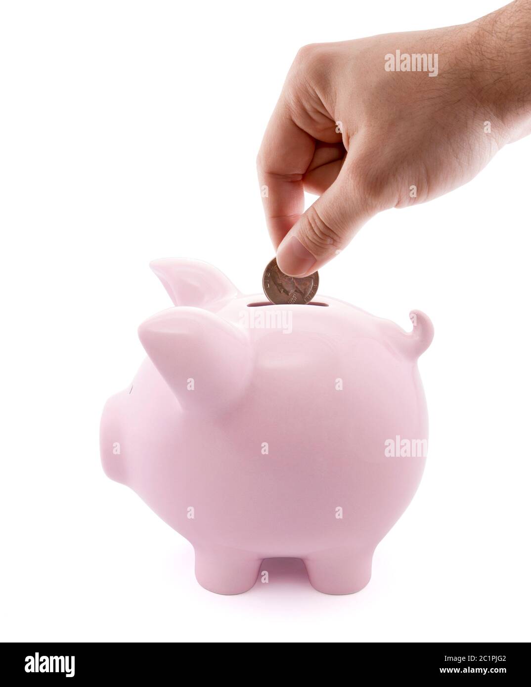 Mettere una moneta nell'salvadanaio su sfondo bianco Foto Stock