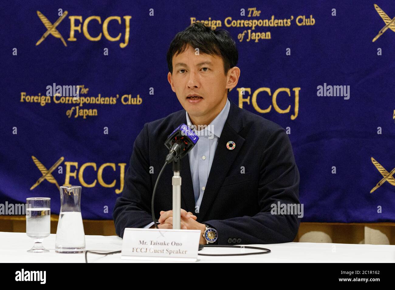 Il candidato della Tokyo Gubernatorial Taisuke Ono parla durante una conferenza stampa al Foreign Corresidents' Club del Giappone il 16 giugno 2020, Tokyo, Giappone. Le elezioni gubernatoriali si terranno il 5 luglio. Credit: Rondrigo Reyes Marin/AFLO/Alamy Live News Foto Stock