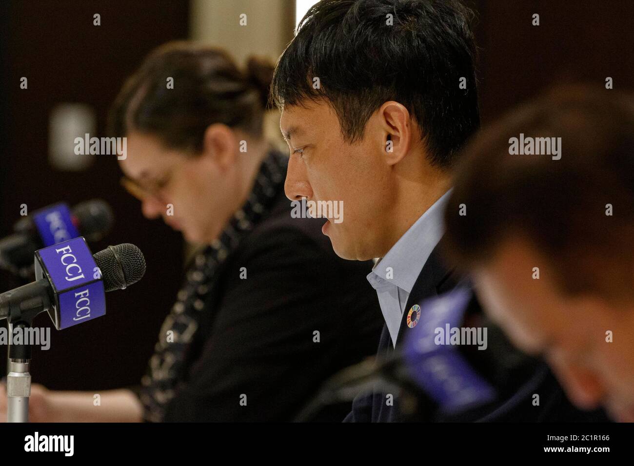 Il candidato della Tokyo Gubernatorial Taisuke Ono parla durante una conferenza stampa al Foreign Corresidents' Club del Giappone il 16 giugno 2020, Tokyo, Giappone. Le elezioni gubernatoriali si terranno il 5 luglio. Credit: Rondrigo Reyes Marin/AFLO/Alamy Live News Foto Stock