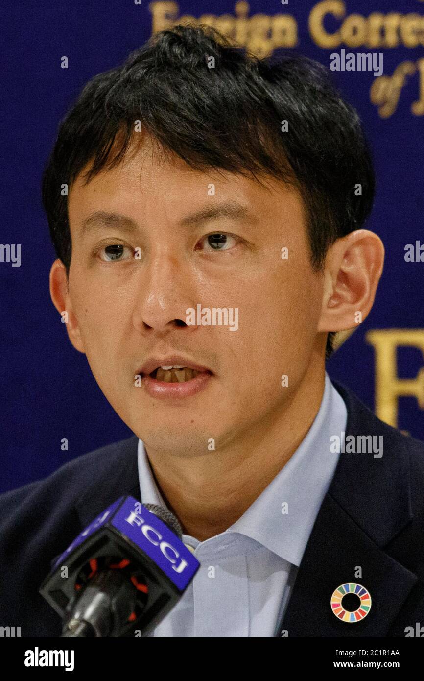 Il candidato della Tokyo Gubernatorial Taisuke Ono parla durante una conferenza stampa al Foreign Corresidents' Club del Giappone il 16 giugno 2020, Tokyo, Giappone. Le elezioni gubernatoriali si terranno il 5 luglio. Credit: Rondrigo Reyes Marin/AFLO/Alamy Live News Foto Stock