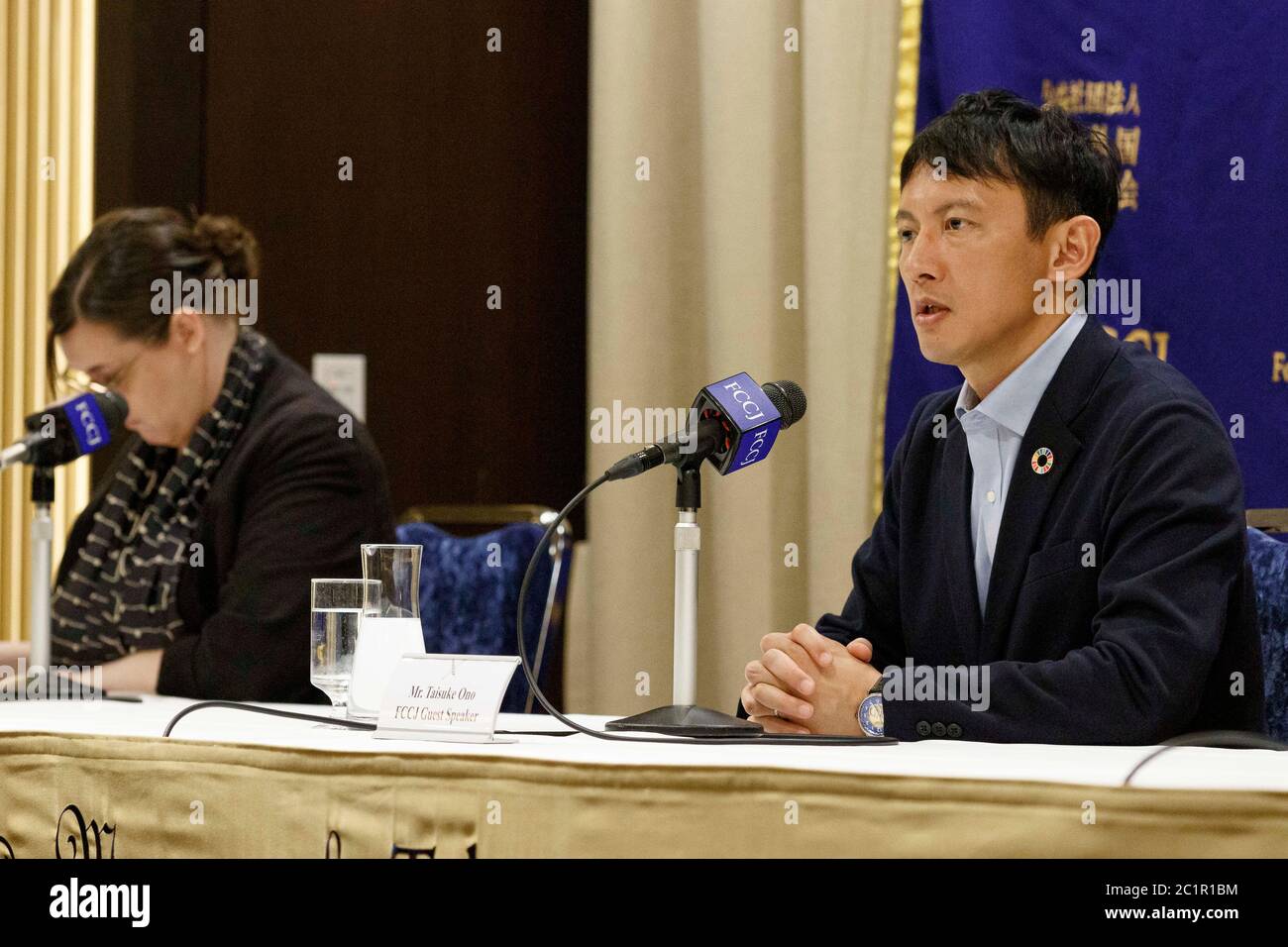 Il candidato della Tokyo Gubernatorial Taisuke Ono parla durante una conferenza stampa al Foreign Corresidents' Club del Giappone il 16 giugno 2020, Tokyo, Giappone. Le elezioni gubernatoriali si terranno il 5 luglio. Credit: Rondrigo Reyes Marin/AFLO/Alamy Live News Foto Stock