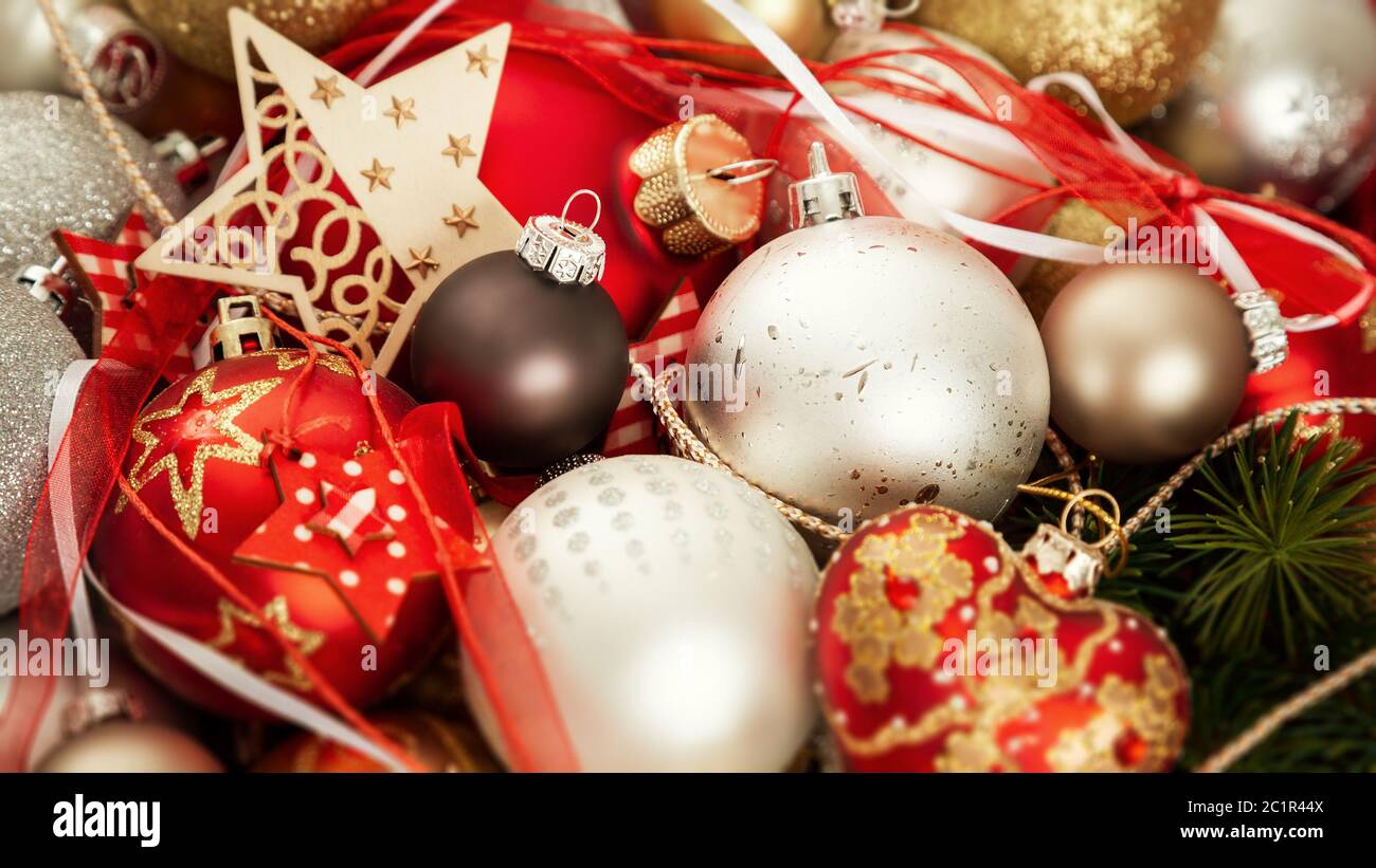 Decorazione di Natale con palle di vetro Foto Stock