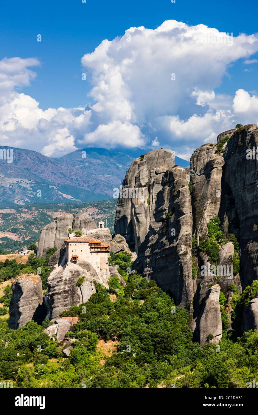 Meteora, Monastero Santo di San Nicola, Agios Nikolaos, Monastero sulla roccia, impressionante formazione naturale di roccia, Kalabaka, Tessaglia, Grecia, Europa Foto Stock