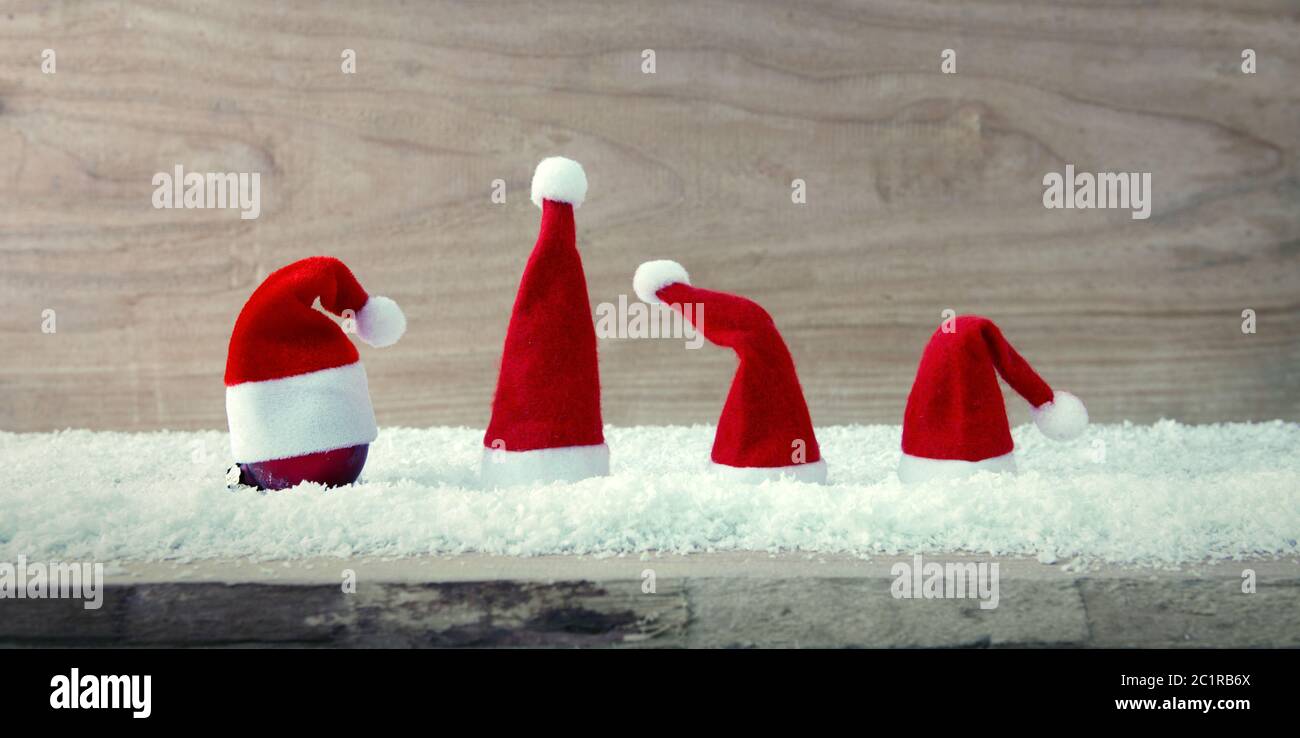 Set Di Berretti Rossi Di Babbo Natale Design Per L'illustrazione Vettoriale Di Natale O Capodanno 35323657