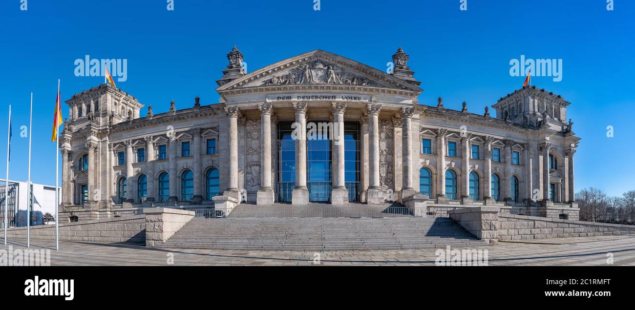 il famoso edificio reichstag a berlino, in germania Foto Stock