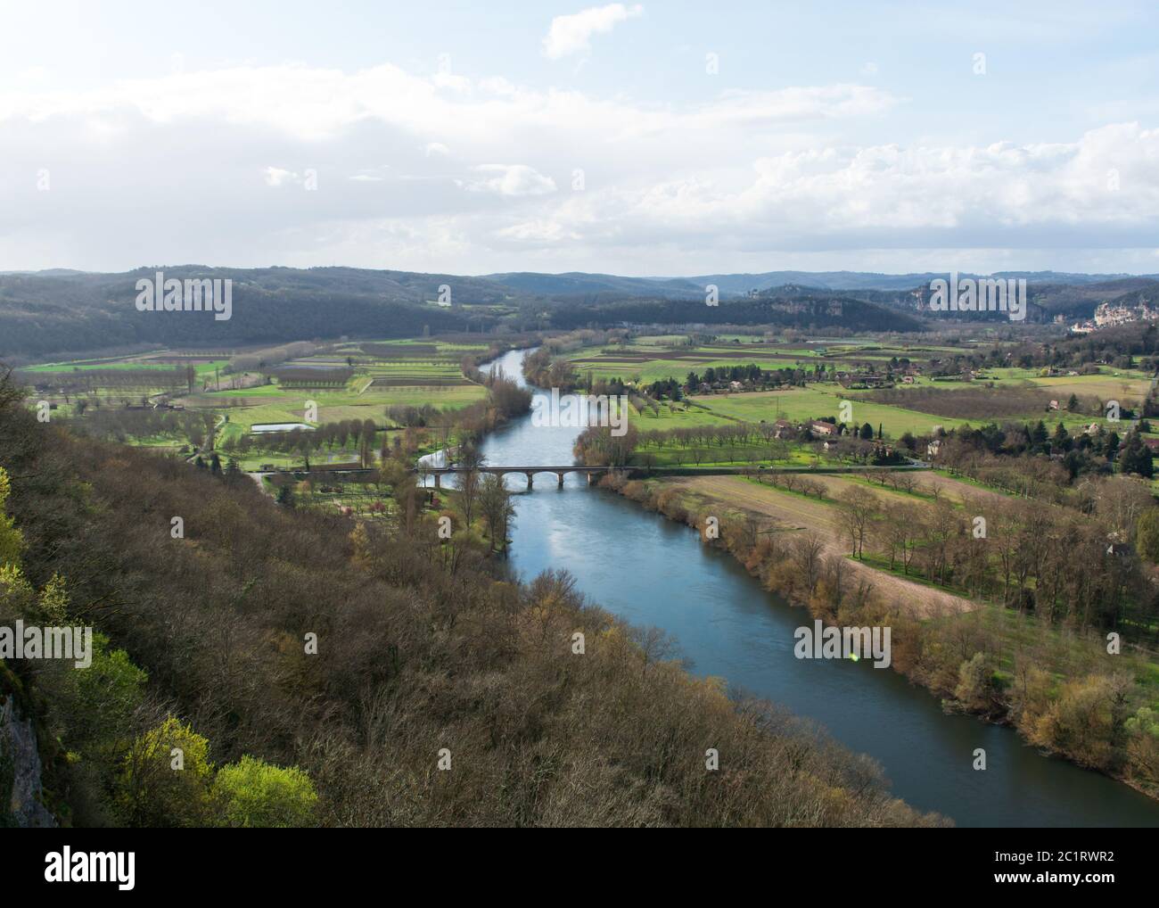 Ponte presso il campo di campagna francese Foto Stock
