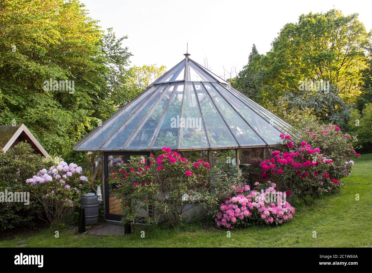 Casa costruire serra in un giardino Foto Stock