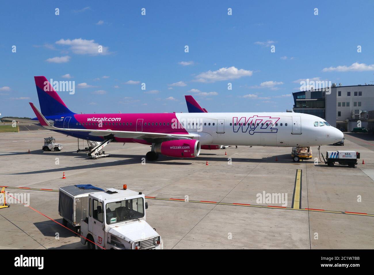 KATOWICE, POLONIA - 22 AGOSTO 2018: Compagnia aerea a basso costo Wizz Air Airbus A321 aeromobile all'aeroporto di Katowice in Polonia. Katowice è il quarto aeroporto più trafficato Foto Stock