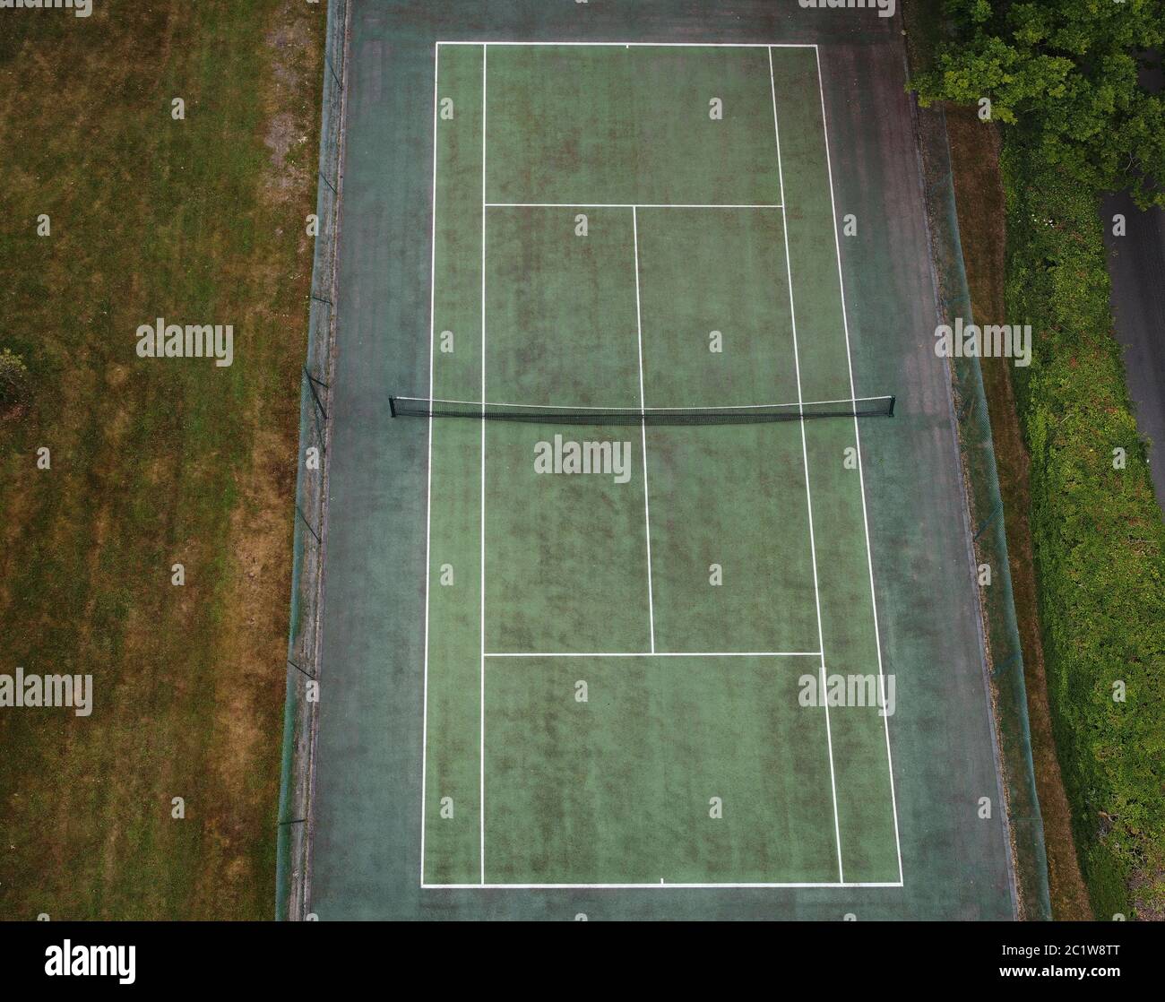 campo da tennis verde asfalto dall'alto Foto Stock