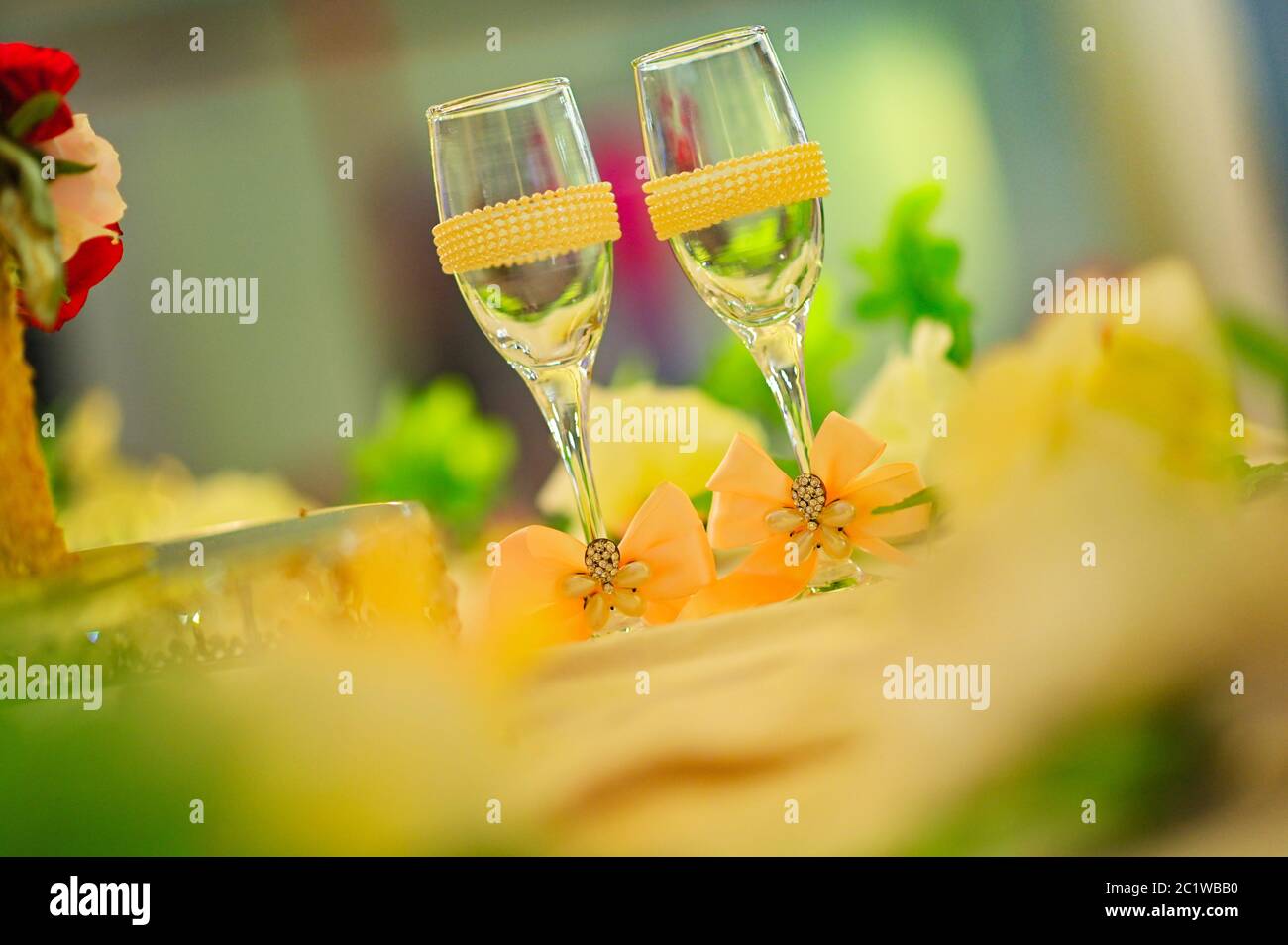 Bicchieri di champagne in occasione di una festa di nozze Foto Stock