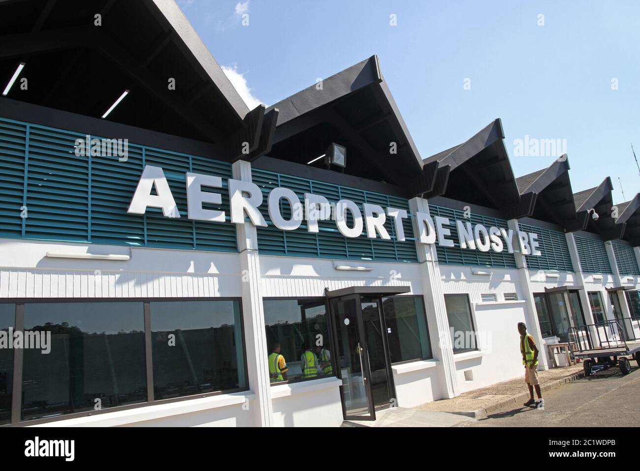 Cartello aeroporto sul retro, vista da asfalto, Fascene aeroporto, Nosy Be, Madagascar. Foto Stock
