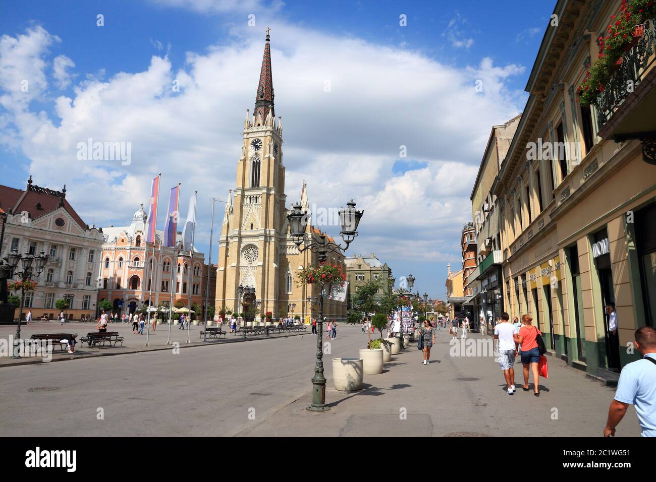 NOVI SAD SERBIA - Agosto 14, 2012: la gente visita Città Vecchia a Novi Sad Serbia. Nel 2011 la Serbia ha avuto più di 2 milioni di arrivi di turisti e di Novi Sad è Foto Stock