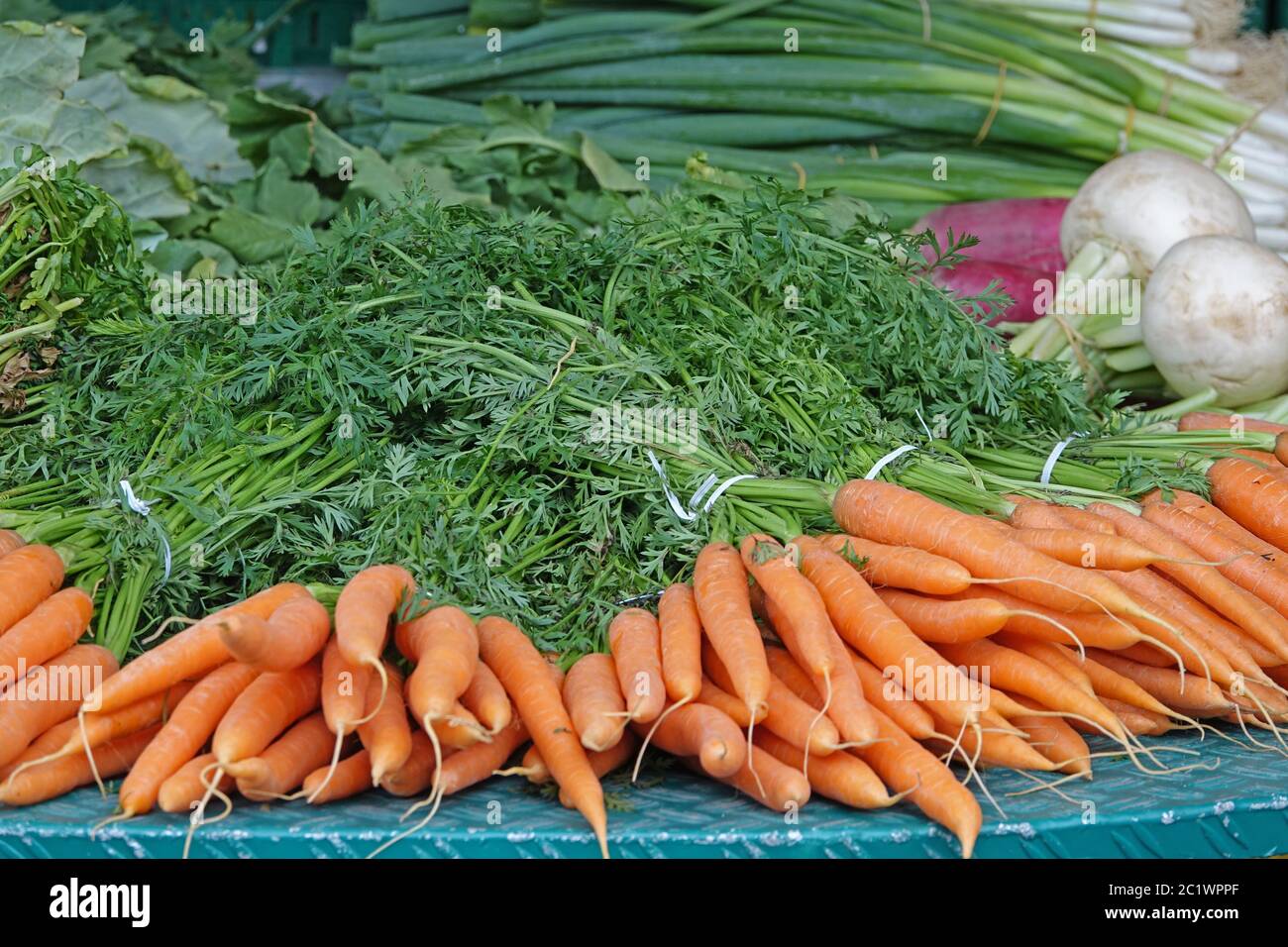La verdura al mercato settimanale Foto Stock