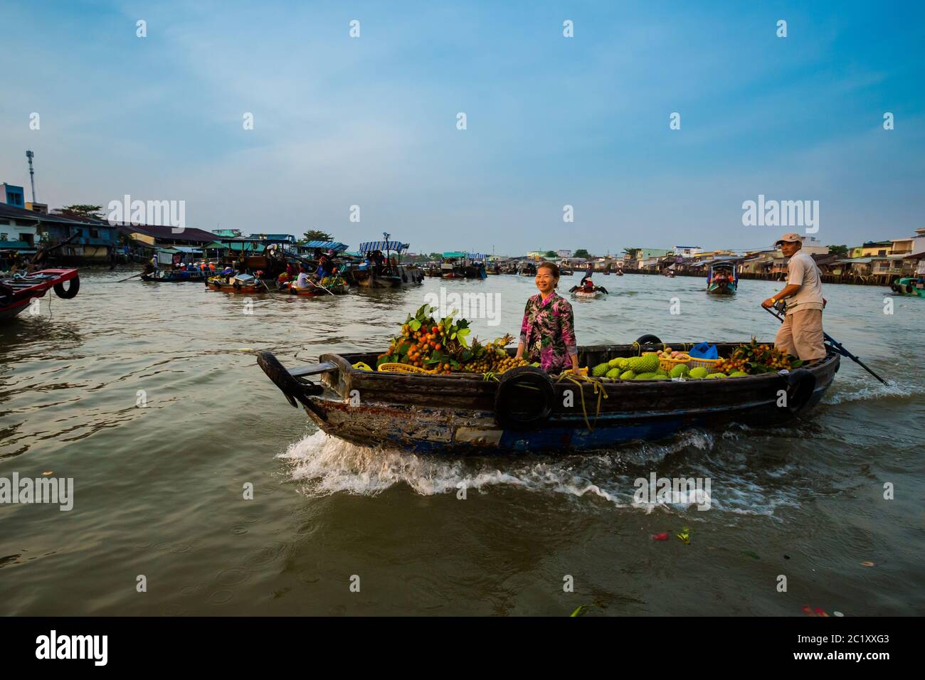 CAN Tho, Vietnam - Febbraio 2020 : mercato galleggiante di mattina Cai Rang. Mercato locale di cibo fresco. Foto Stock