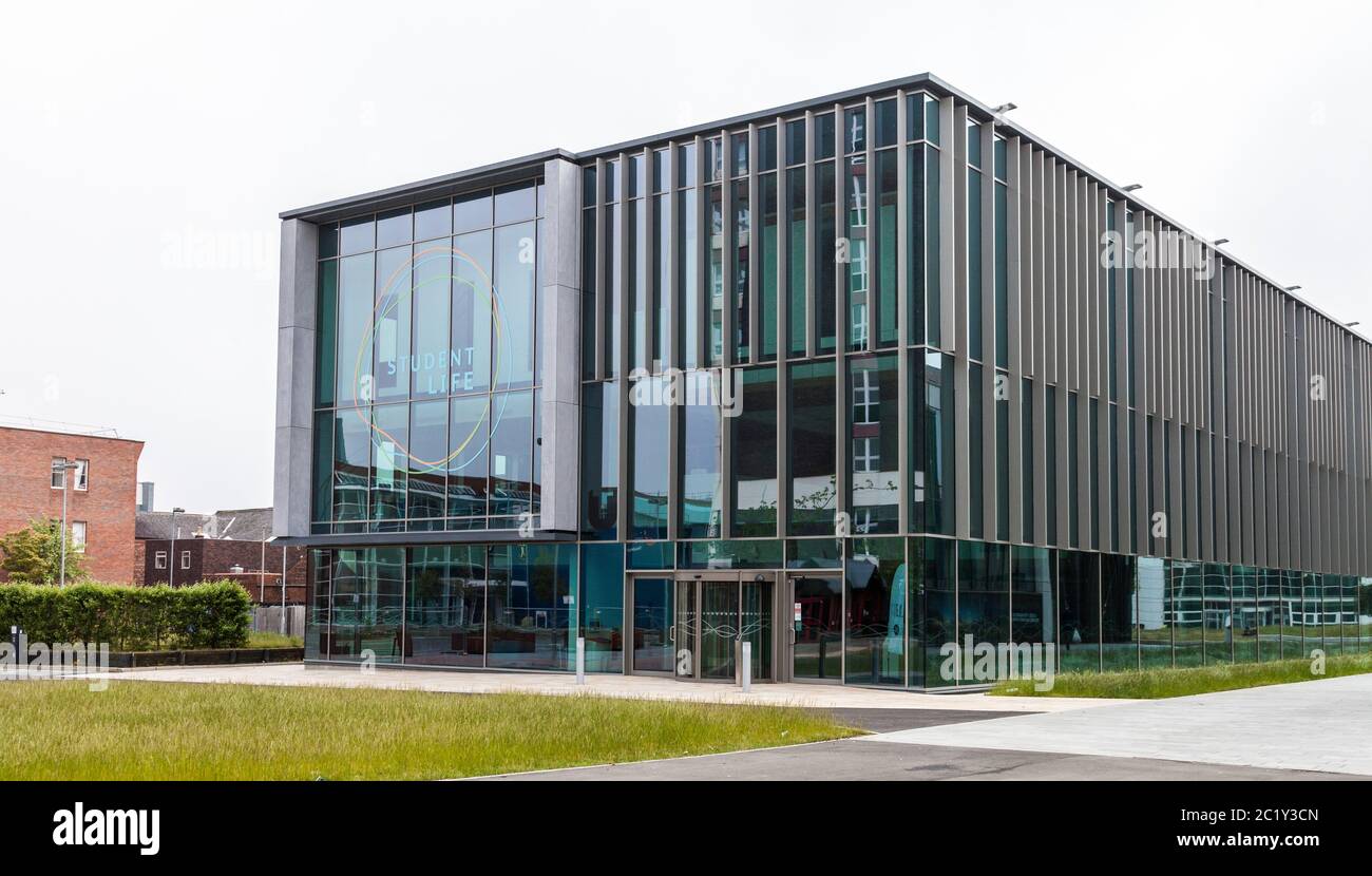 Lo Student Life Building presso la Teesside University, Middlesbrough, Inghilterra, Regno Unito Foto Stock