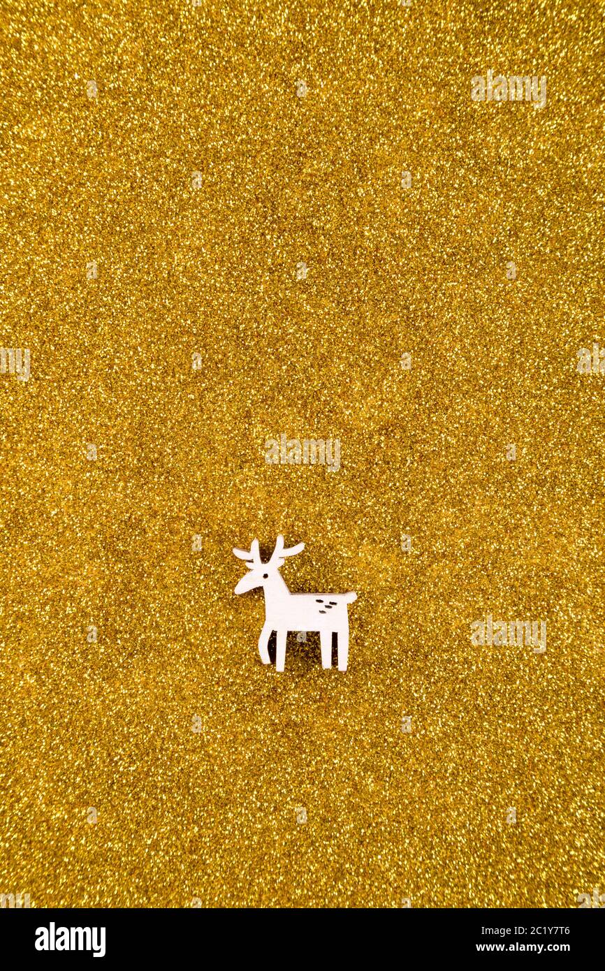 Renne in legno decorazione di Natale sul golden glitter sfondo Foto Stock