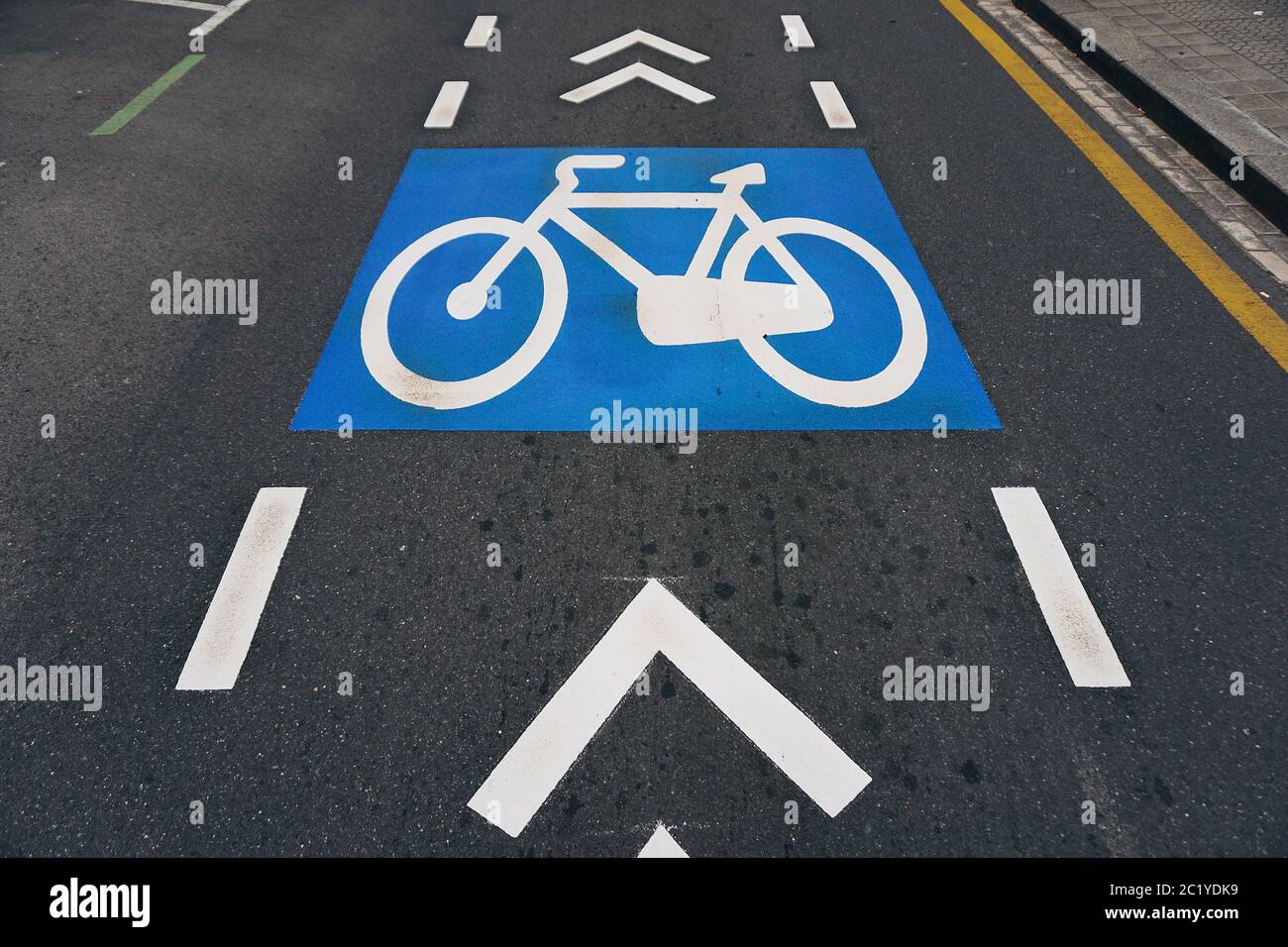 Bicicletta segnale di traffico nella strada Foto Stock