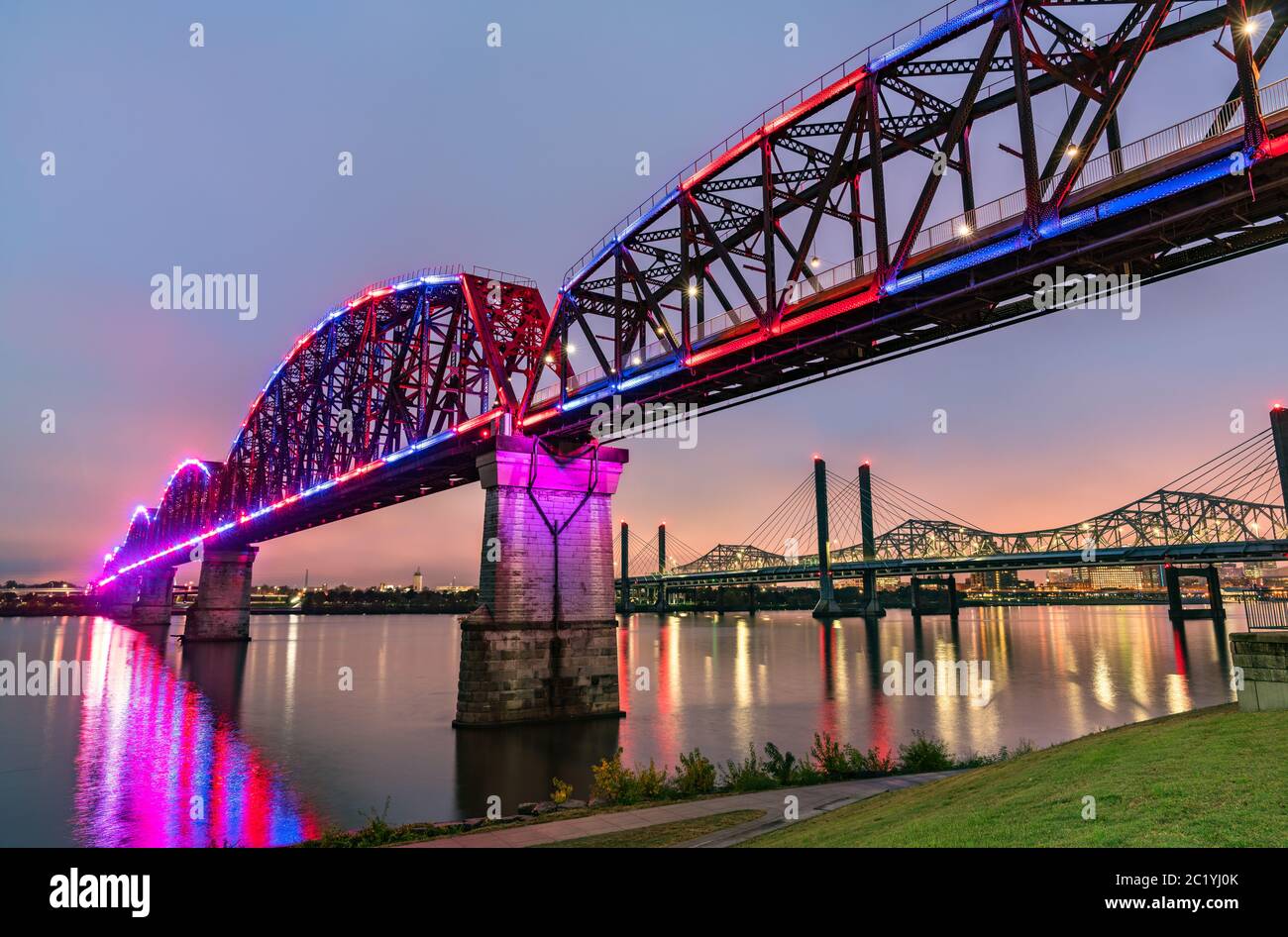 Big Four Bridge sul fiume Ohio tra Louisville, Kentucky e Jeffersonville, Indiana Foto Stock
