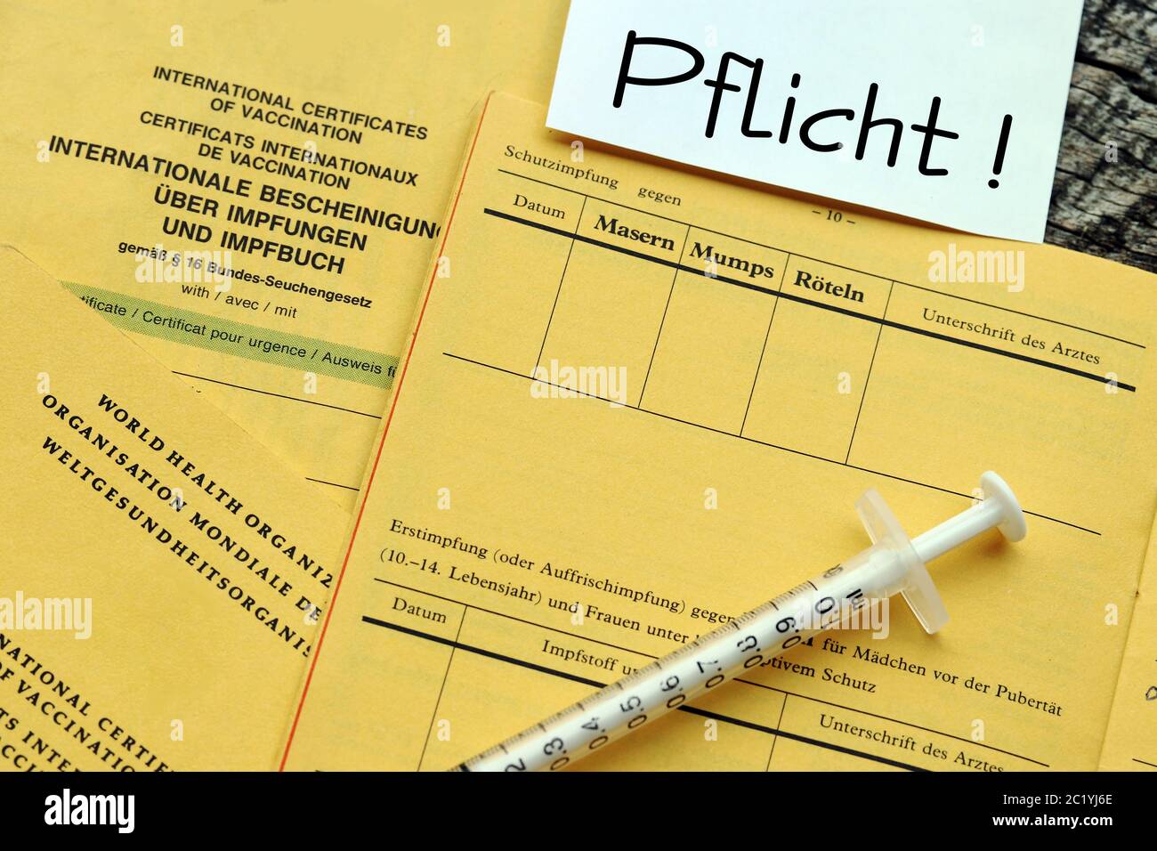 Vaccinazione contro il morbillo volontaria o obbligatoria? Foto Stock