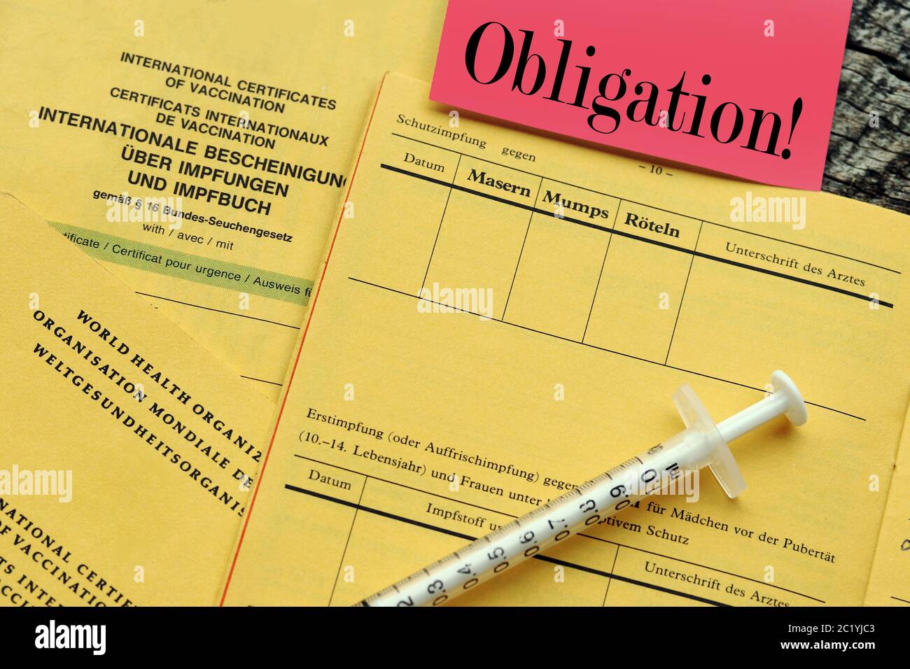 Vaccinazione contro il morbillo volontaria o obbligatoria? Foto Stock