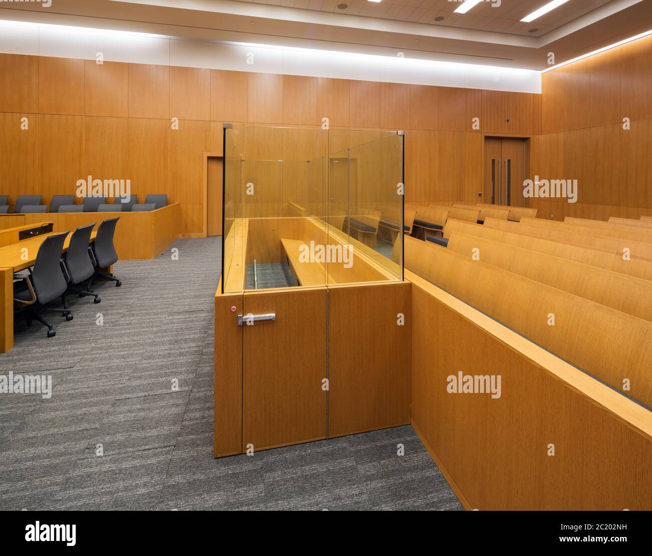 Il Dock accusato in una nuova Courtroom Foto Stock